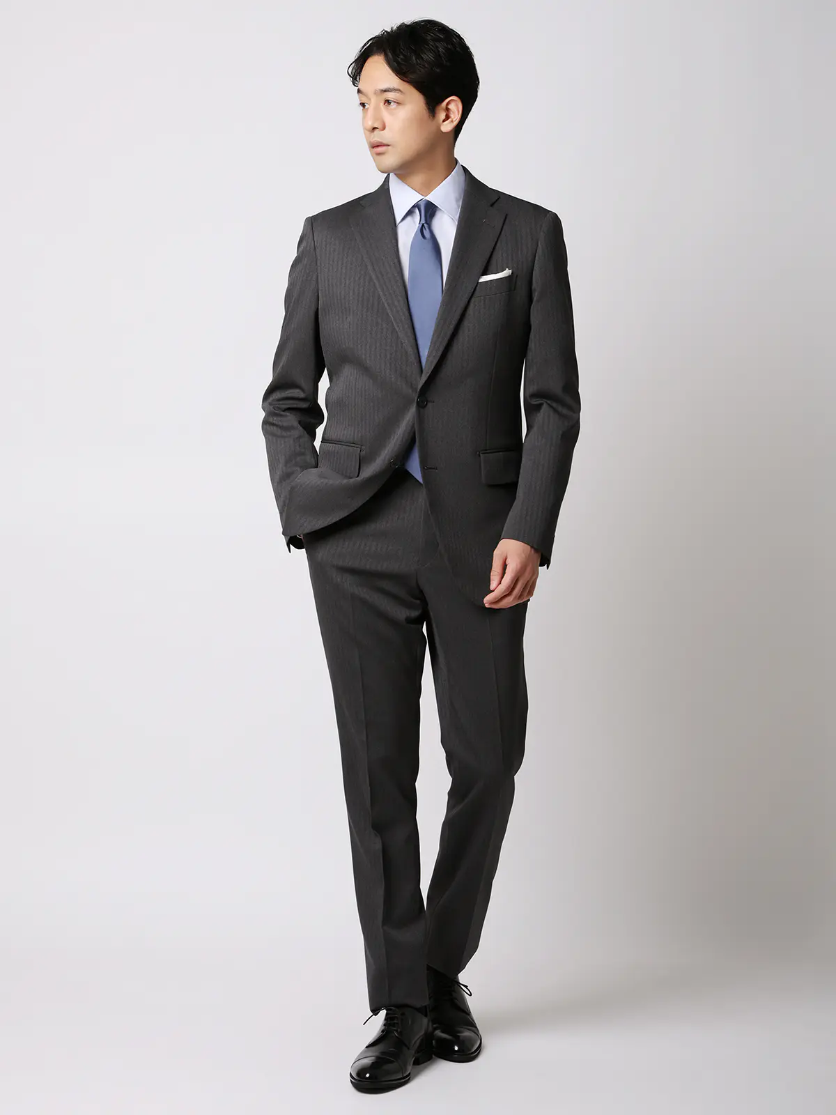 最高スーツ／ウォッシャブル／ストレッチ／2つボタン／ヘリンボーン／CH26 グレー 体型（DROP):普通　6DROP(A体),身長:185cm