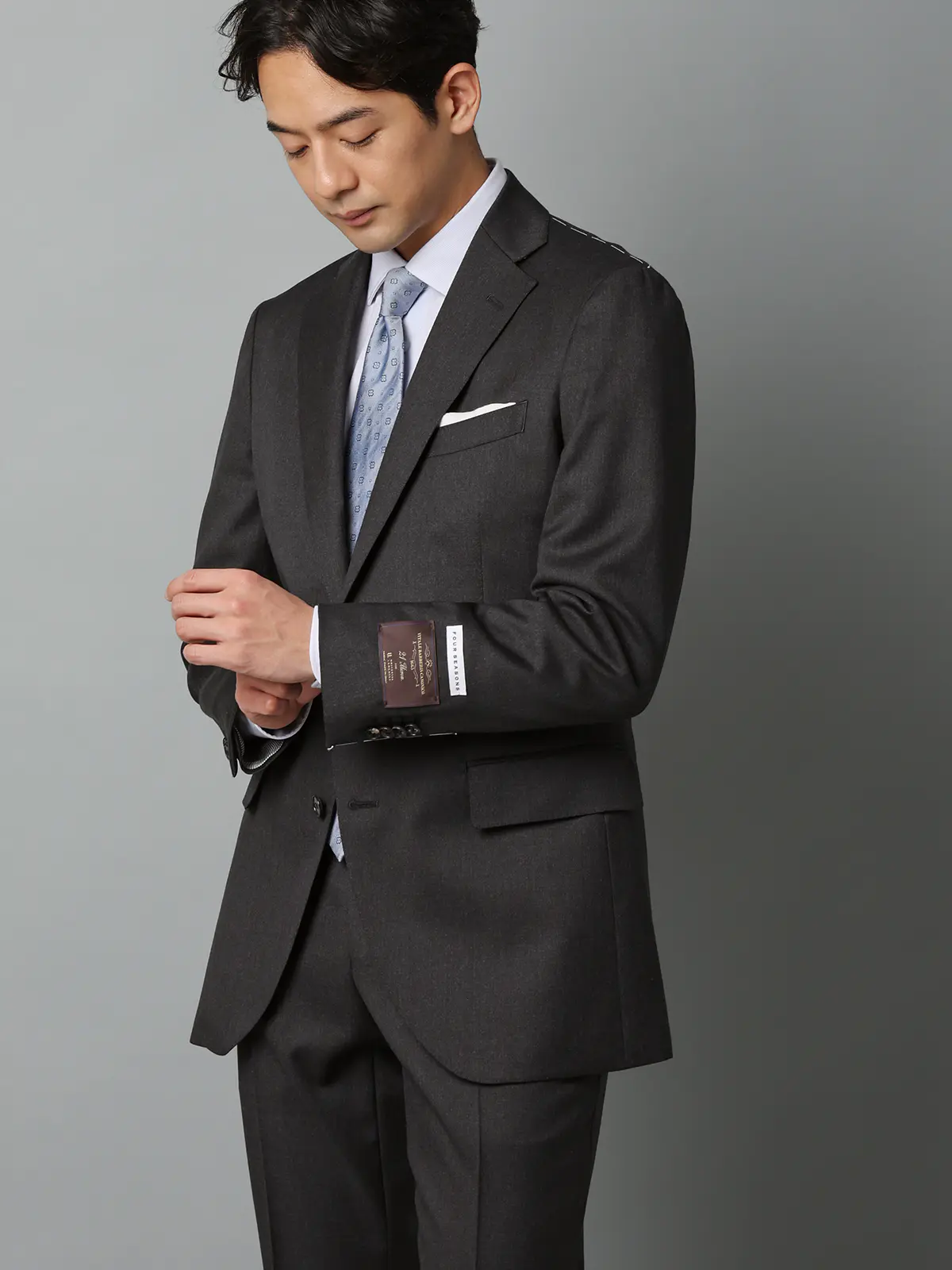 スーツ／2つボタン／CANONICO／21μPRUNELLE／無地／CH25 チャコール 体型（DROP):スリム　8DROP(YA体),身長:160cm