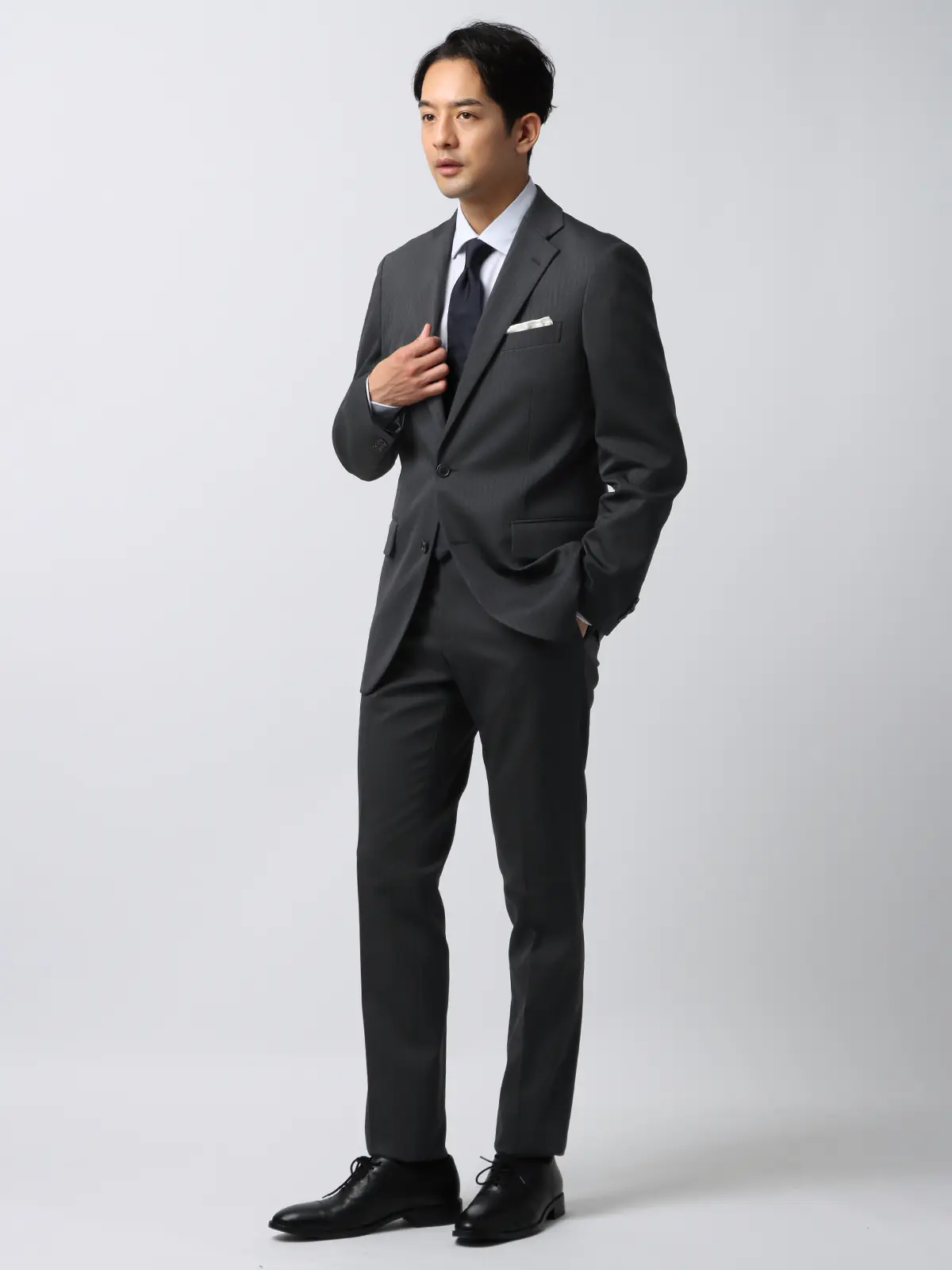 最高スーツ／ウォッシャブル／NON IRON／ストレッチ／2つボタン／ヘリンボーン／CH26 グレー系 体型（DROP):スリム　8DROP(YA体),身長:160cm