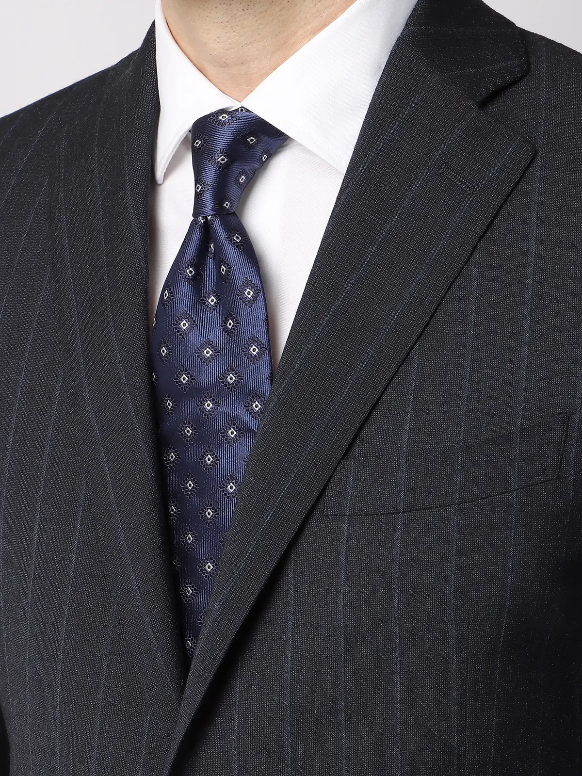 WEB・一部店舗限定／スーツ／2つボタン／チョークストライプ／CH22 ネイビー 体型（DROP):スリム　8DROP(YA体),身長:165cm