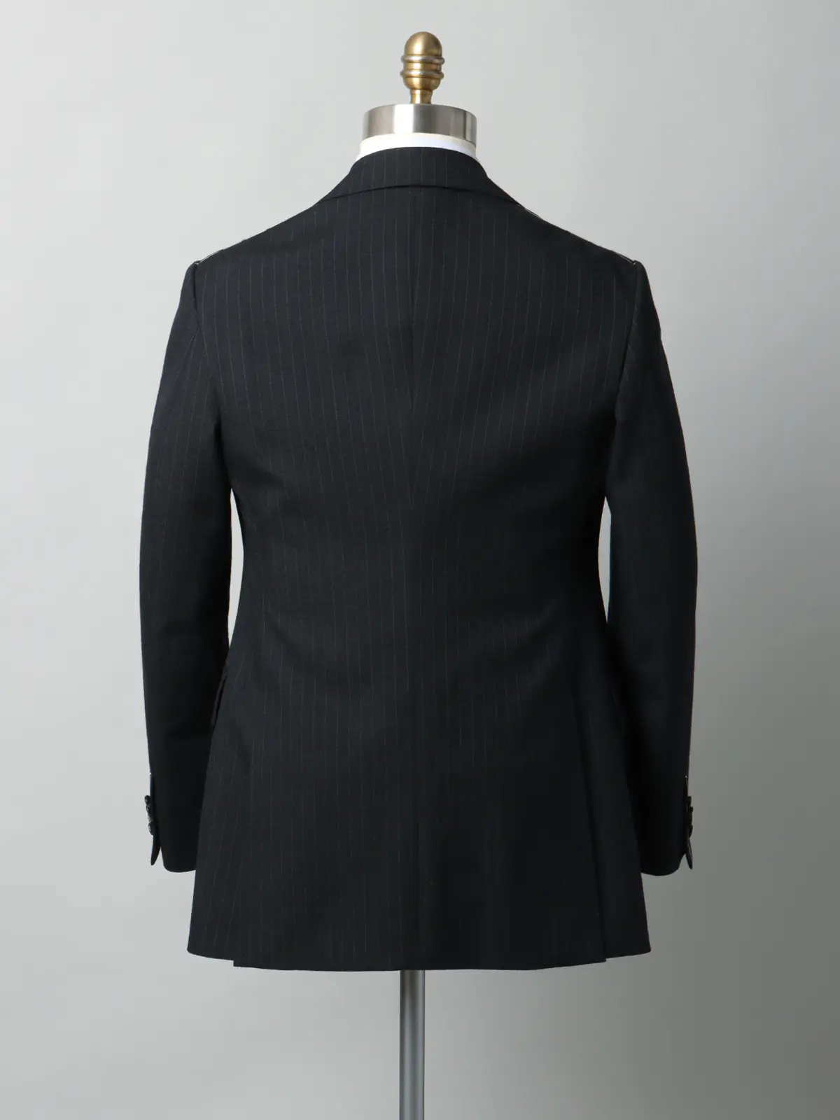 FUMIYA HIRANO／スーツ／スリーピース／2つボタン／尾州／ピンストライプ／FH01 ネイビー 体型（DROP):スリム　8DROP(YA体),身長:170cm