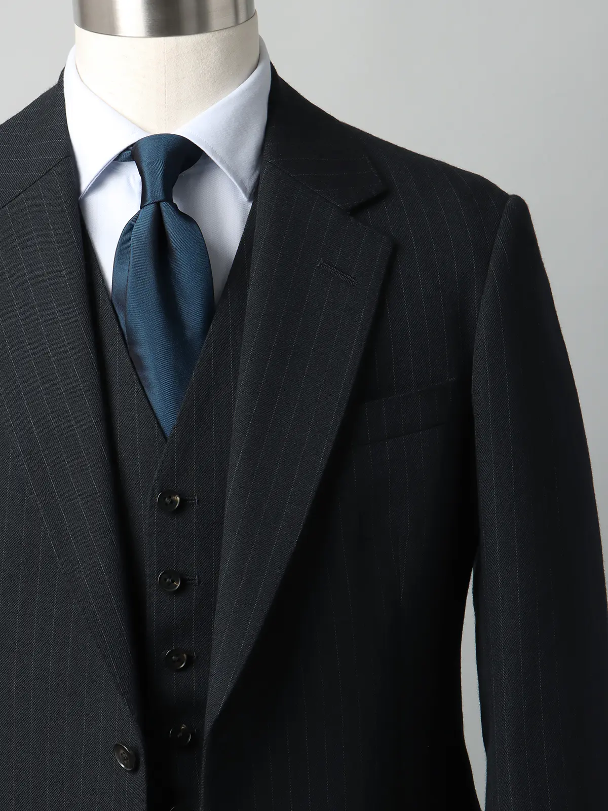 FUMIYA HIRANO／スーツ／スリーピース／2つボタン／尾州／ピンストライプ／FH01 ネイビー 体型（DROP):スリム　8DROP(YA体),身長:170cm