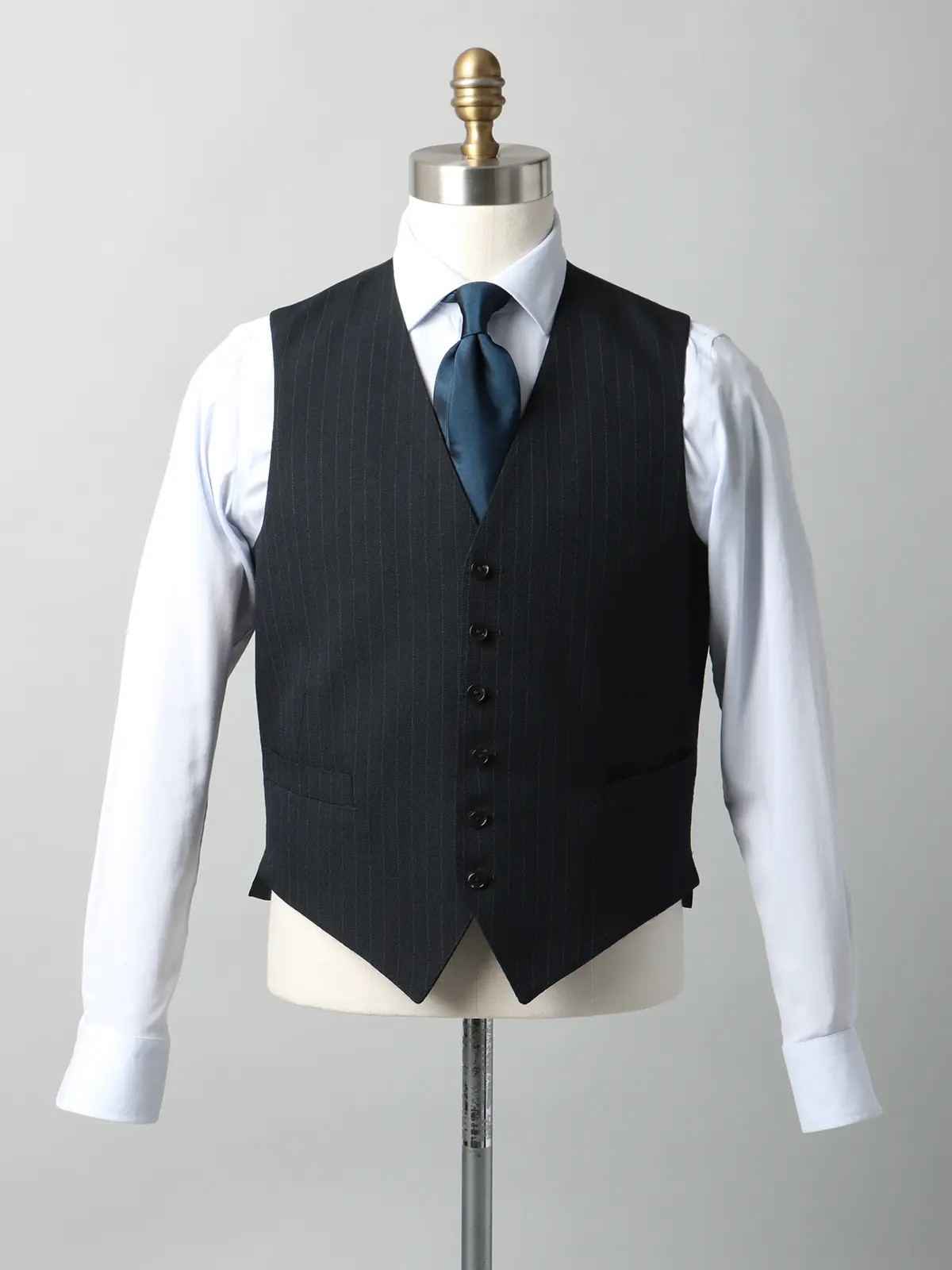 FUMIYA HIRANO／スーツ／スリーピース／2つボタン／尾州／ピンストライプ／FH01 ネイビー 体型（DROP):スリム　8DROP(YA体),身長:170cm