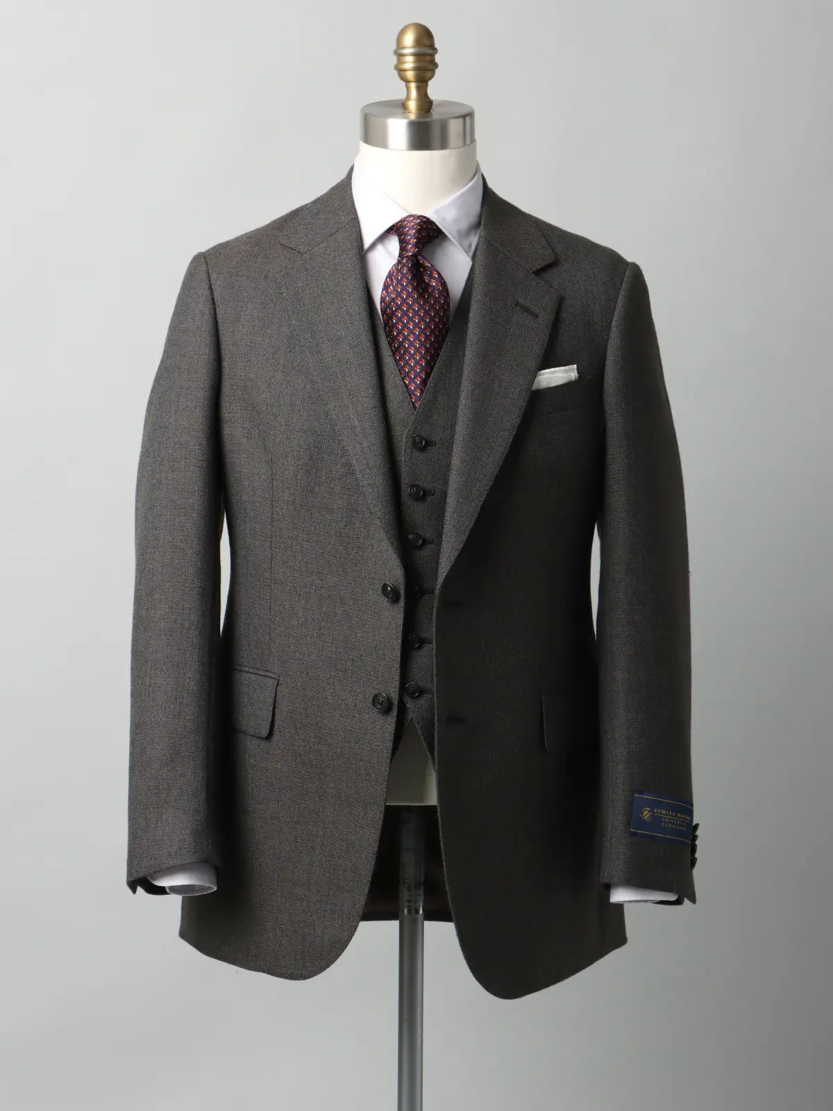 FUMIYA HIRANO／スーツ／スリーピース／2つボタン／尾州／シャークスキン／FH01 ブラウン 体型（DROP):スリム　8DROP(YA体),身長:170cm