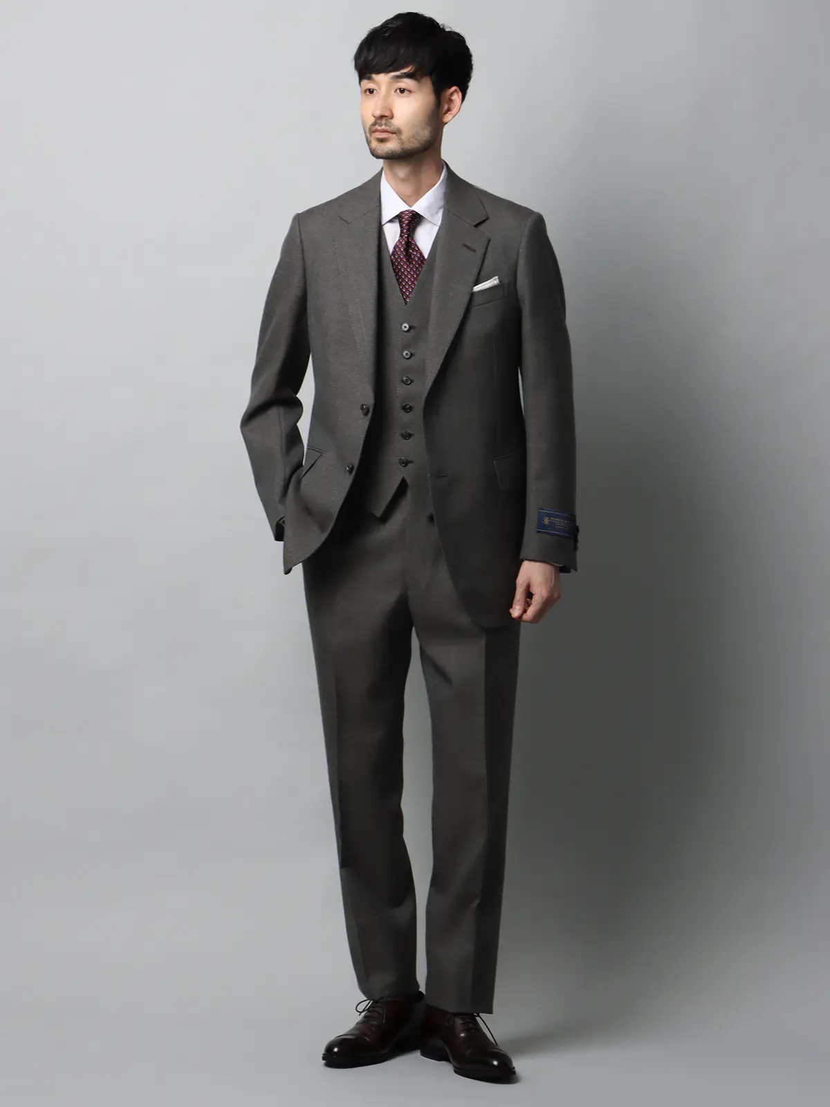 FUMIYA HIRANO／スーツ／スリーピース／2つボタン／尾州／シャークスキン／FH01 ブラウン 体型（DROP):スリム　8DROP(YA体),身長:170cm