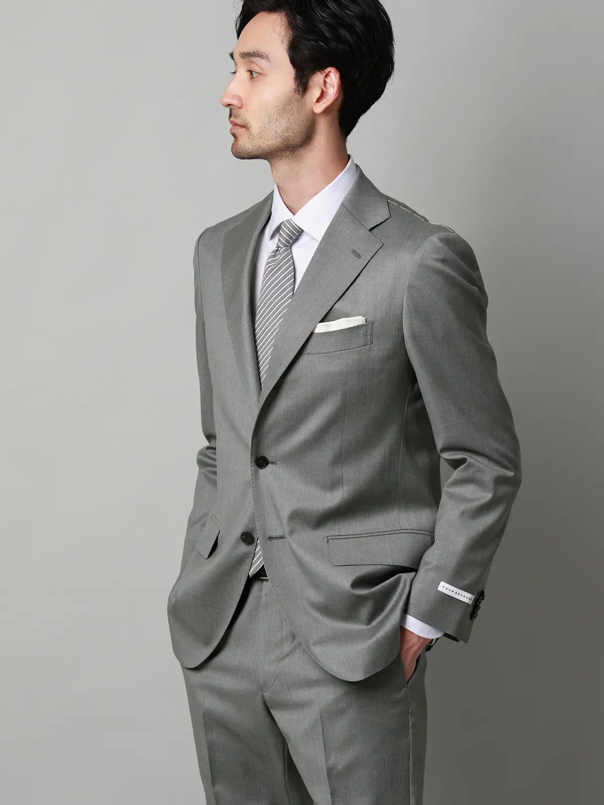 スーツ／3つボタン／Loro Piana 365／無地／TR27 ライトグレー 体型（DROP):普通　6DROP(A体),身長:165cm