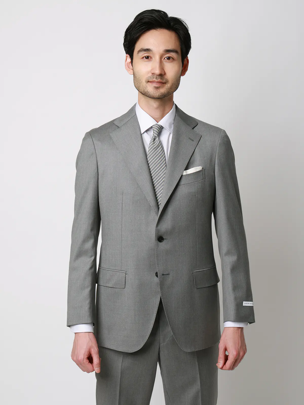 スーツ／3つボタン／Loro Piana 365／無地／TR27 ライトグレー 体型（DROP):普通　6DROP(A体),身長:165cm