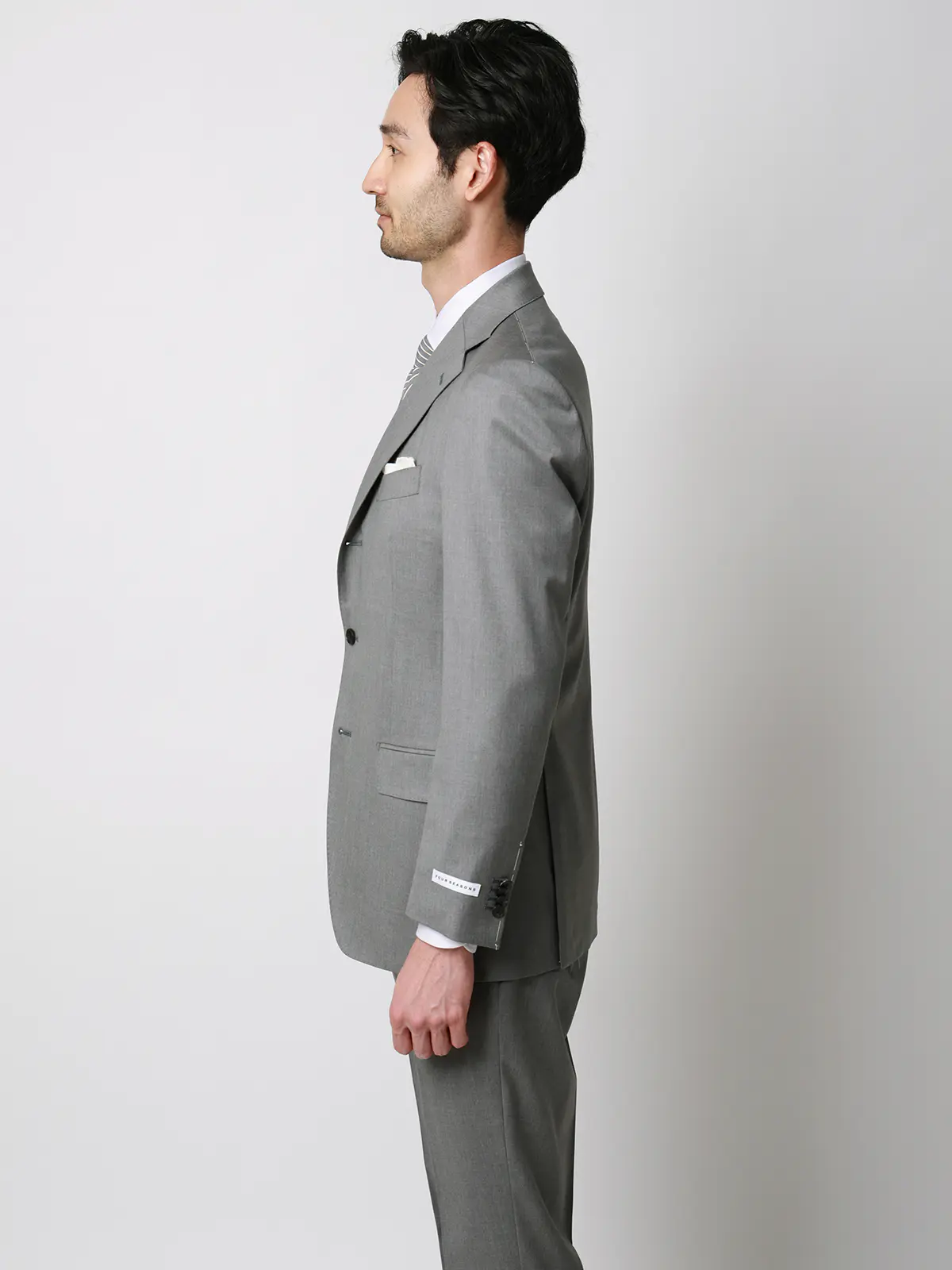 スーツ／3つボタン／Loro Piana 365／無地／TR27 ライトグレー 体型（DROP):普通　6DROP(A体),身長:165cm