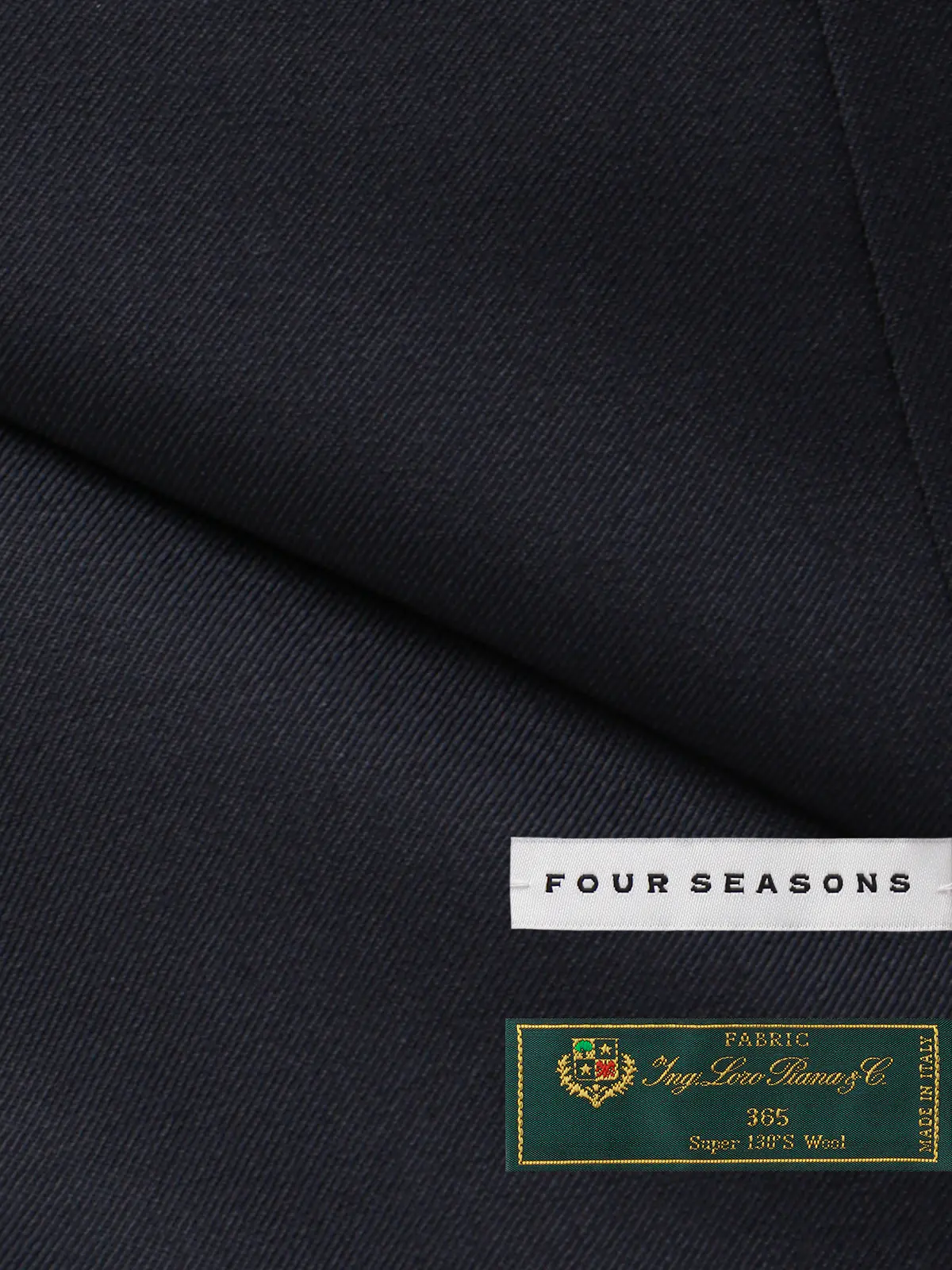 スーツ／3つボタン／Loro Piana 365／無地／TR27 ネイビー 体型（DROP):スリム　8DROP(YA体),身長:160cm