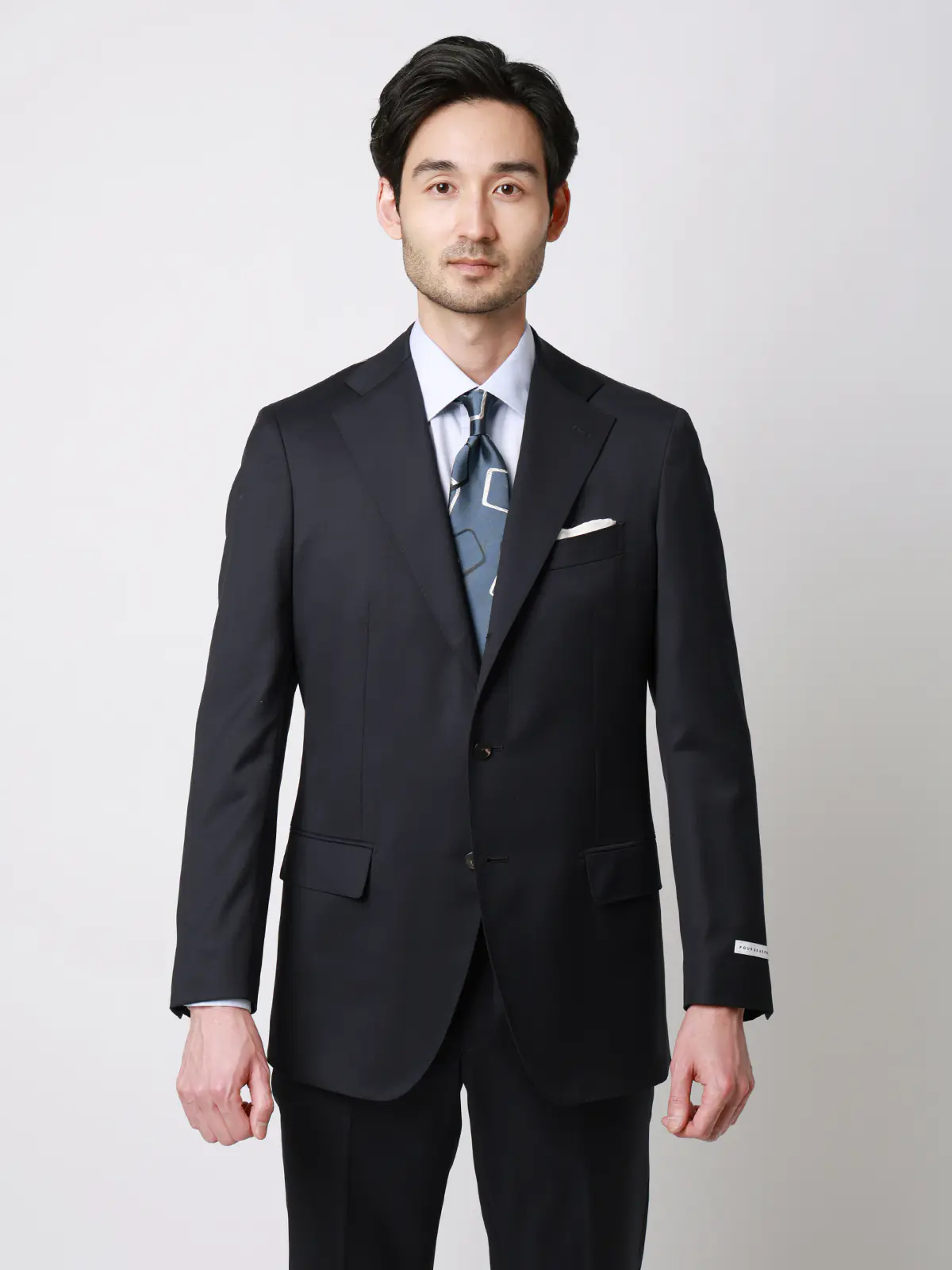 スーツ／3つボタン／Loro Piana 365／無地／TR27 ネイビー 体型（DROP):スリム　8DROP(YA体),身長:160cm