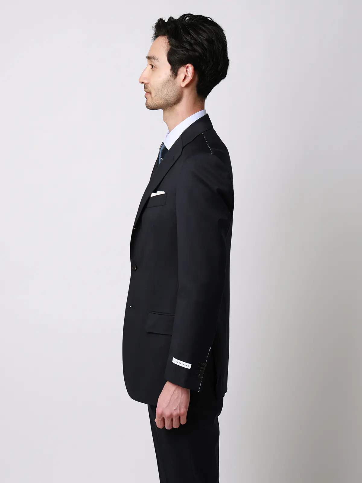 スーツ／3つボタン／Loro Piana 365／無地／TR27 ネイビー 体型（DROP):スリム　8DROP(YA体),身長:160cm