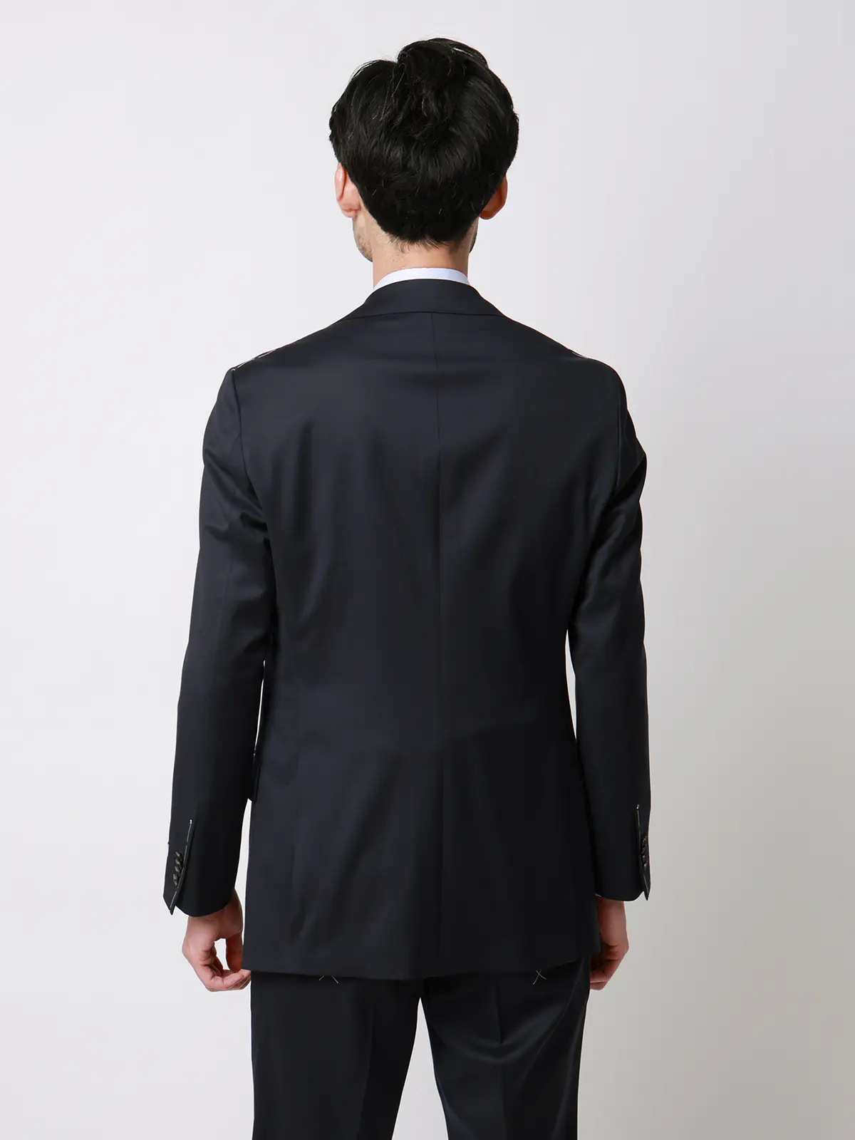 スーツ／3つボタン／Loro Piana 365／無地／TR27 ネイビー 体型（DROP):スリム　8DROP(YA体),身長:160cm