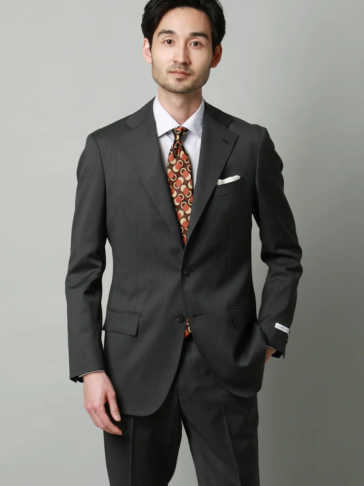 スーツ/3つボタン/Loro Piana 365/無地/TR27 チャコール 体型(DROP):スリム 8DROP(YA体),身長:175cm