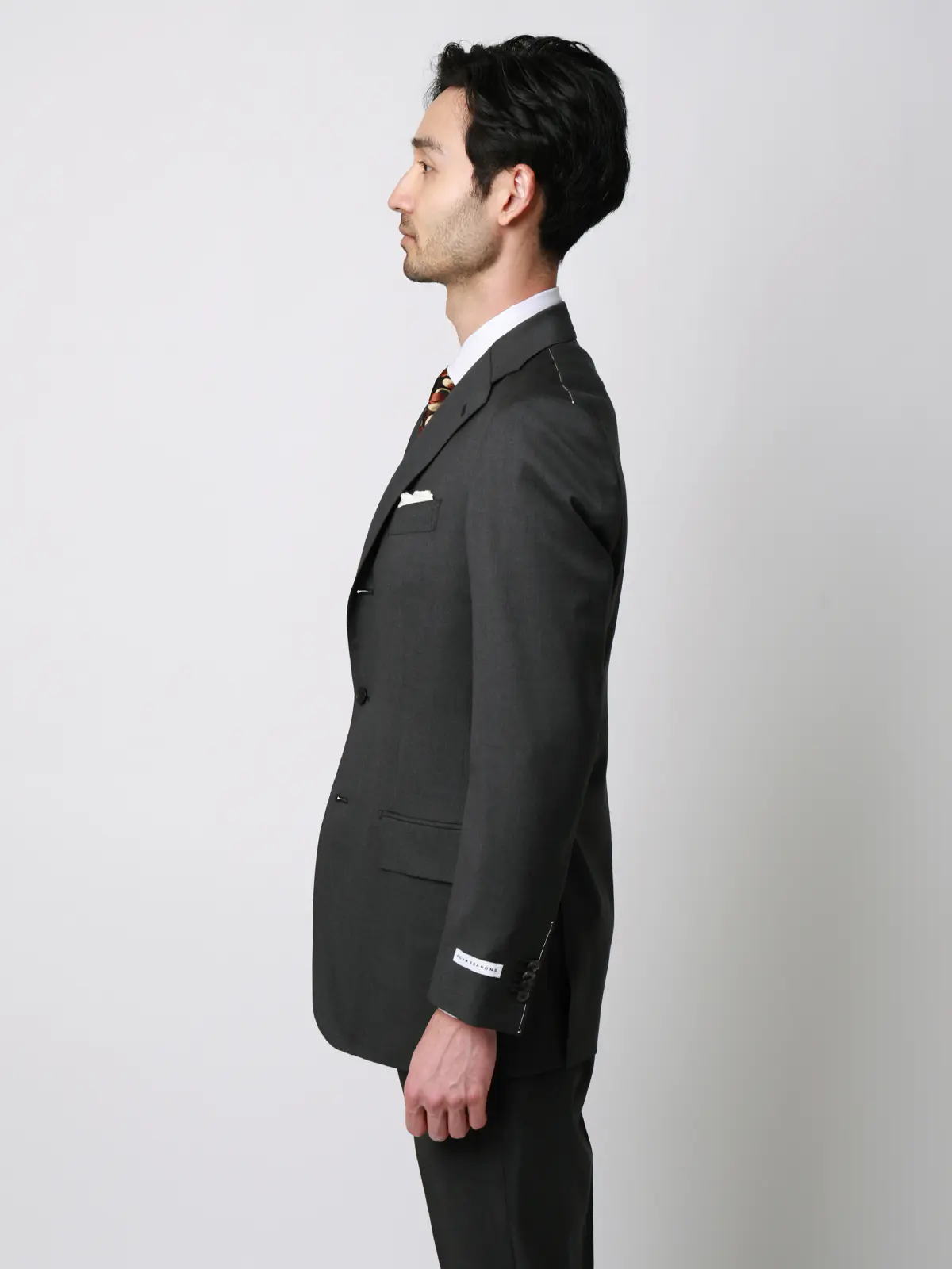 スーツ/3つボタン/Loro Piana 365/無地/TR27 チャコール 体型(DROP):スリム 8DROP(YA体),身長:175cm