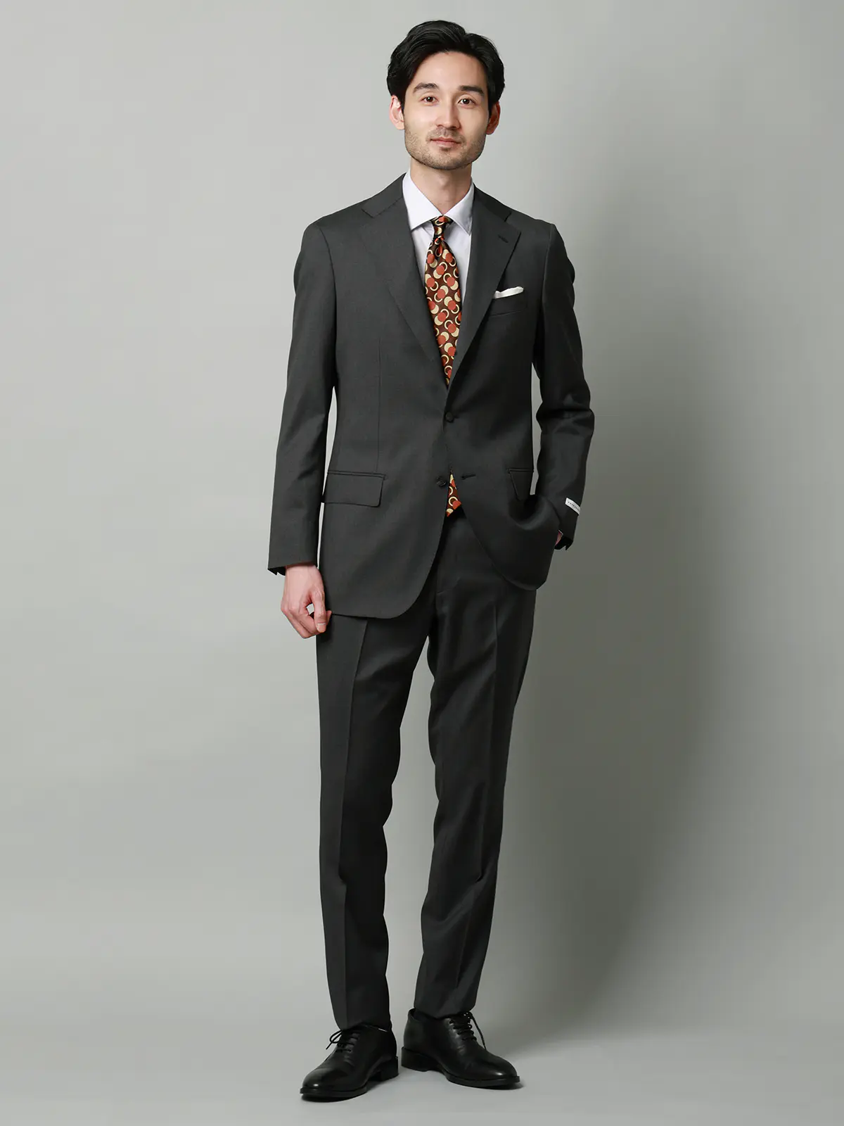 スーツ/3つボタン/Loro Piana 365/無地/TR27 チャコール 体型(DROP):スリム 8DROP(YA体),身長:175cm