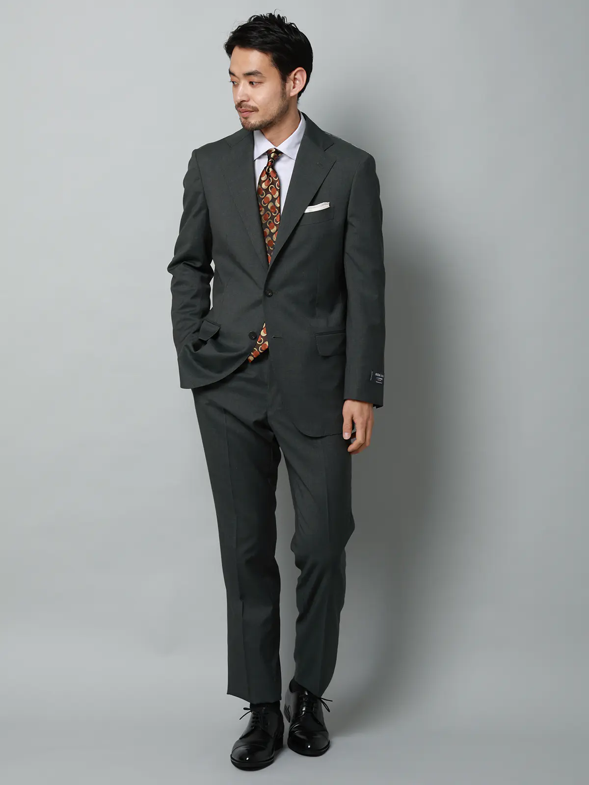 スーツ／3つボタン／REDA／ICE SENSE／無地／TR27 グリーン 体型（DROP):スリム　8DROP(YA体),身長:165cm