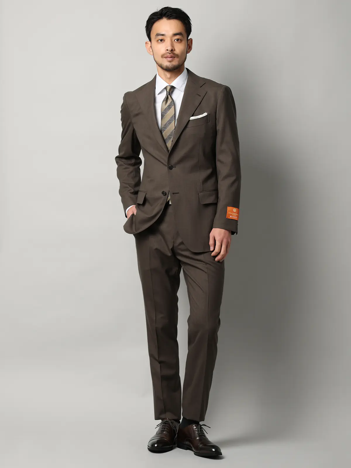 スーツ/3つボタン/TALLIA DI DELFINO/SUPER120'sウールトロピカル/無地/TR27 ブラウン 体型(DROP):スリム 8DROP(YA体),身長:170cm