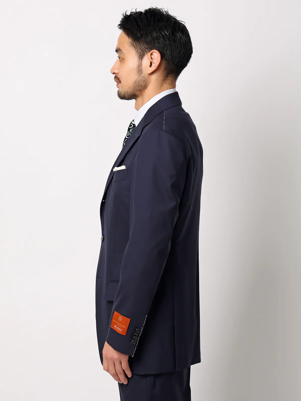 スーツ／3つボタン／TALLIA DI DELFINO／SUPER120'sウールトロピカル／無地／TR27 ネイビー 体型（DROP):ややがっしり　4DROP(AB体),身長:185cm