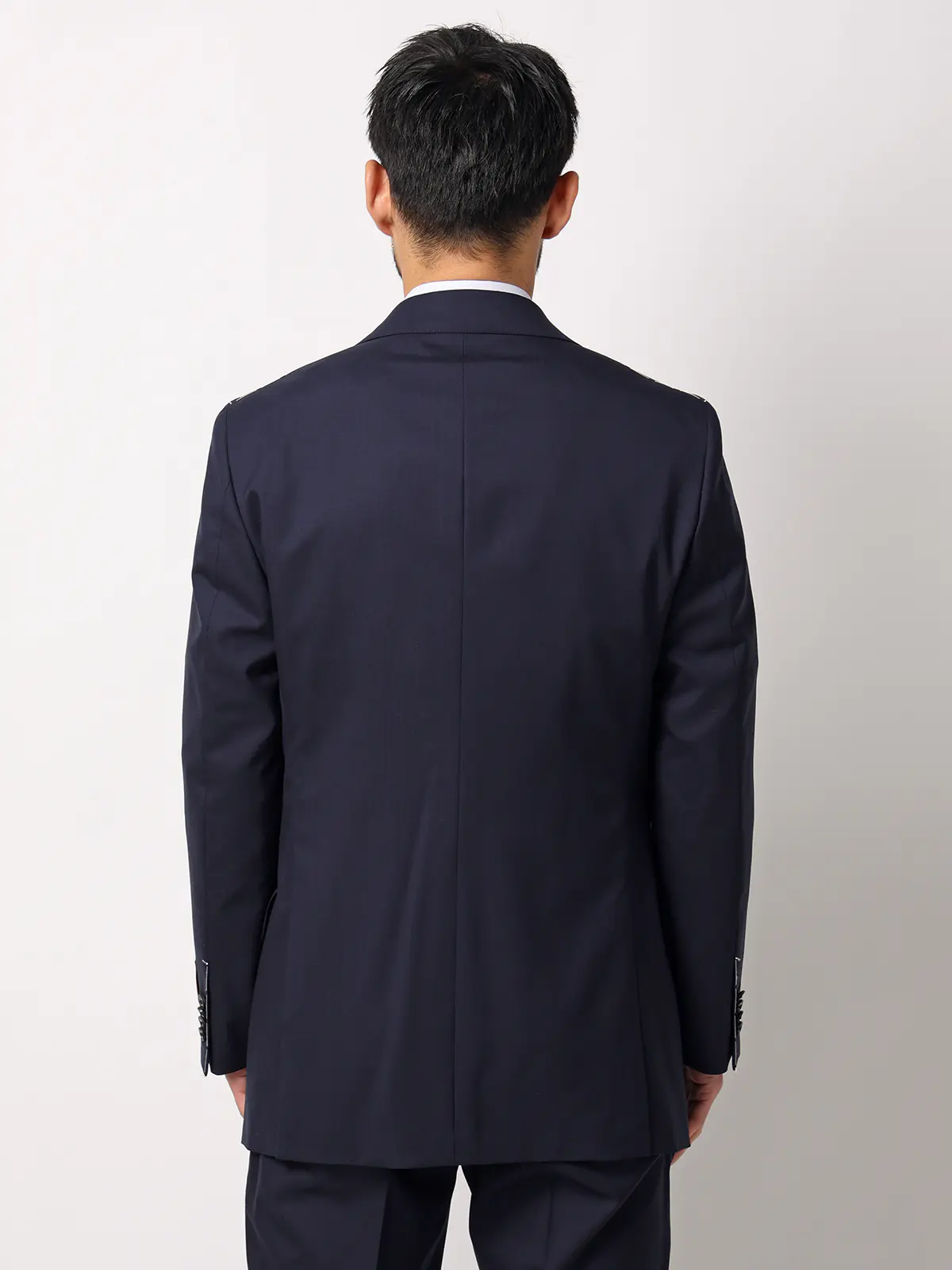 スーツ／3つボタン／TALLIA DI DELFINO／SUPER120'sウールトロピカル／無地／TR27 ネイビー 体型（DROP):ややがっしり　4DROP(AB体),身長:185cm