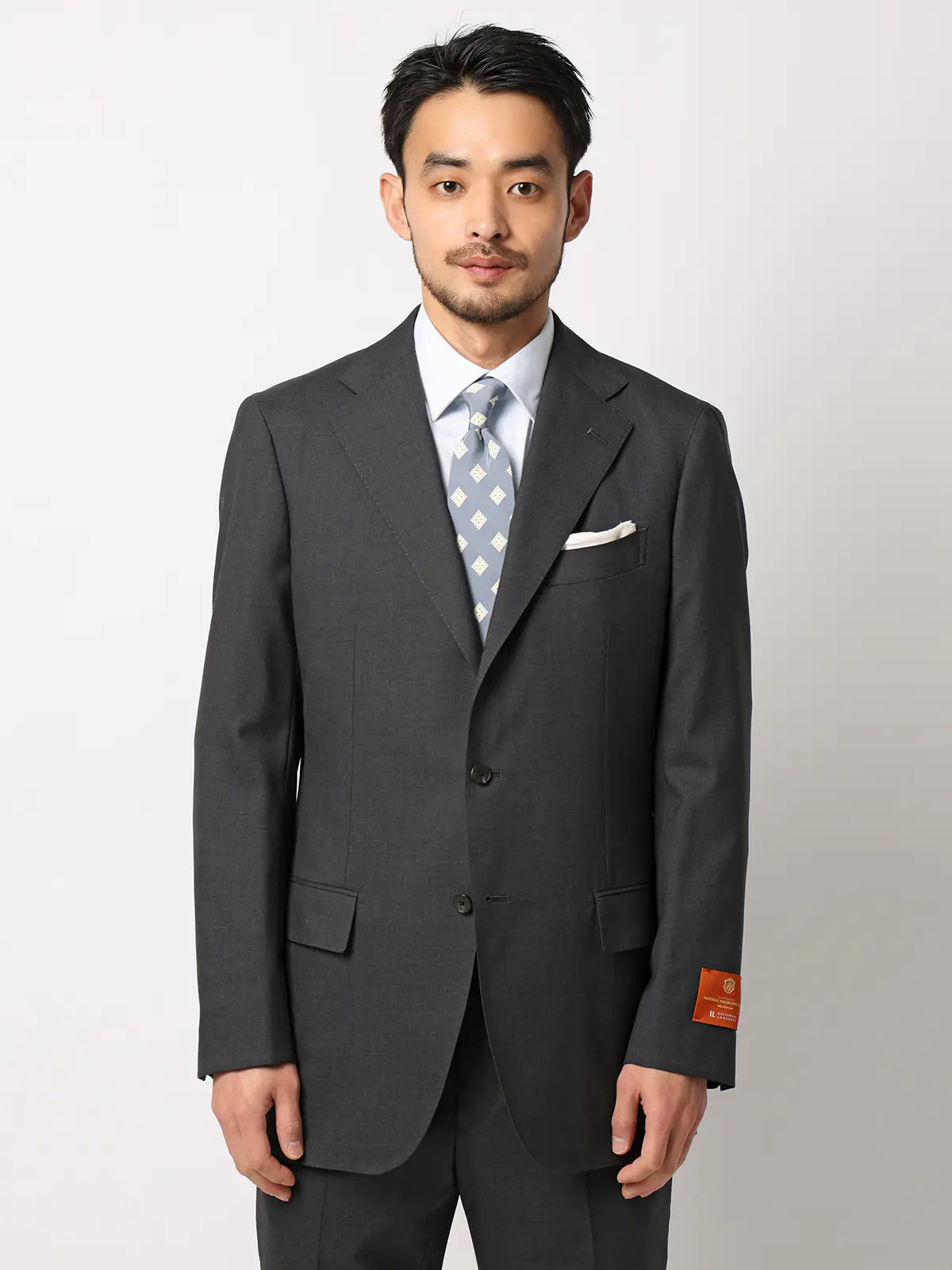 スーツ／3つボタン／TALLIA DI DELFINO／SUPER120'sウールトロピカル／無地／TR27 グレー 体型（DROP):ややがっしり　4DROP(AB体),身長:185cm