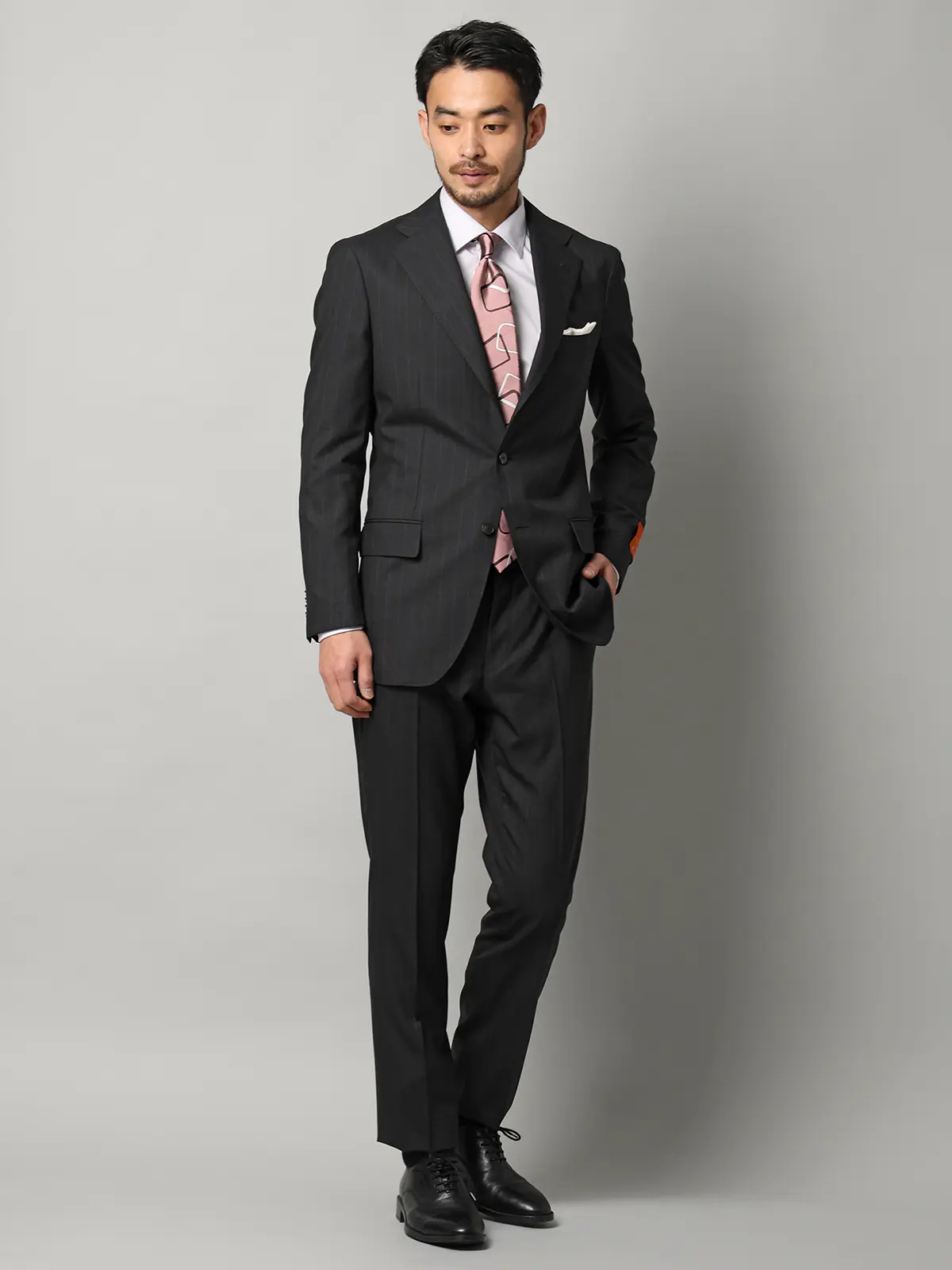 スーツ／3つボタン／TALLIA DI DELFINO／SUPER120'sウールトロピカル／TR27 グレー 体型（DROP):ややがっしり　4DROP(AB体),身長:185cm