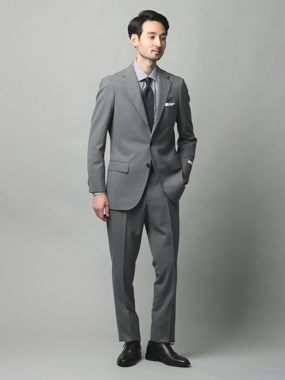 スーツ／3つボタン／FRESCO／HAND MADE／無地／TR27 ライトグレー 体型（DROP):スリム　8DROP(YA体),身長:160cm