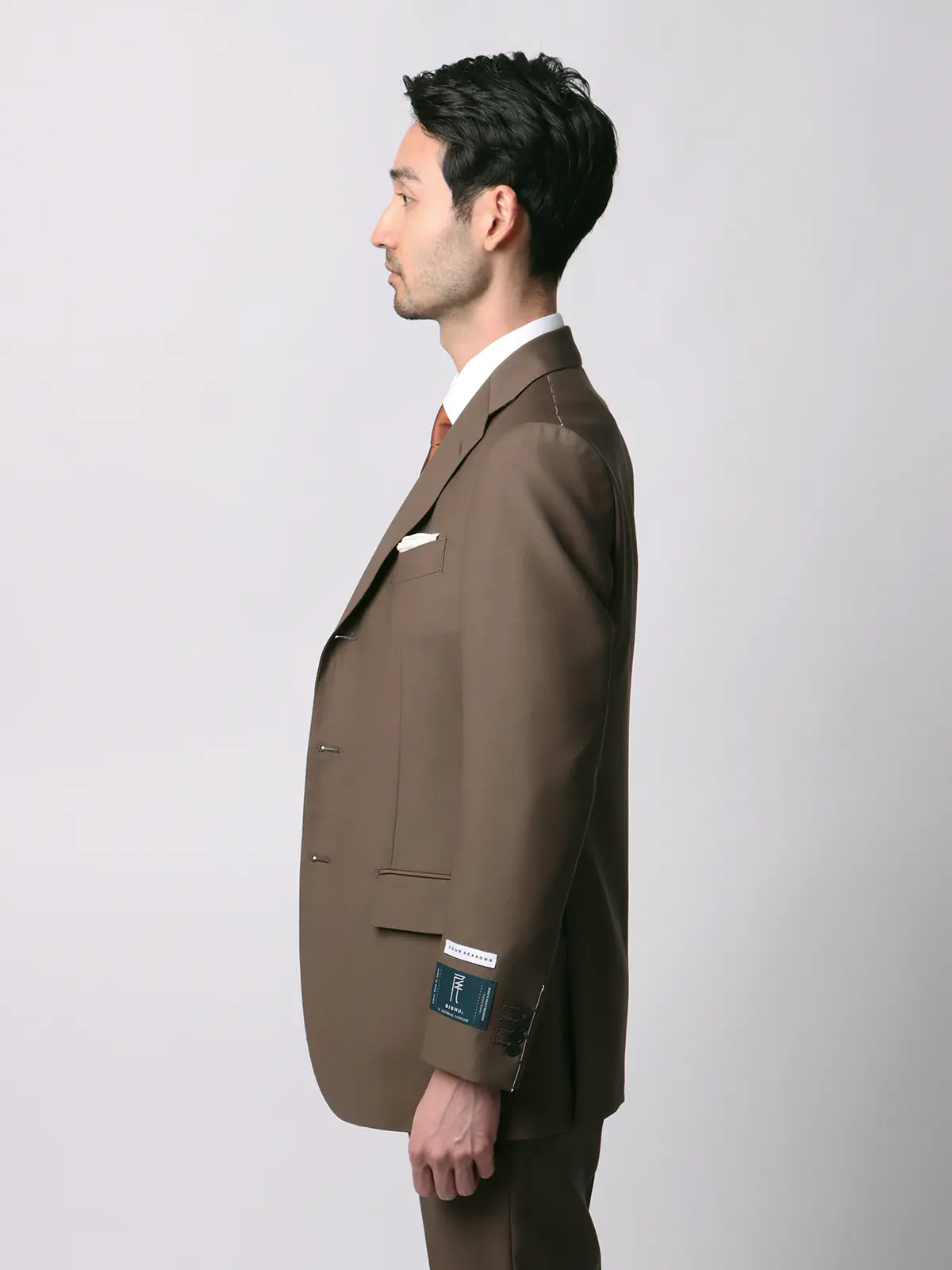 スーツ／スリーピース／3つボタン／尾州／無地／TR27 ベージュ 体型（DROP):スリム　8DROP(YA体),身長:160cm