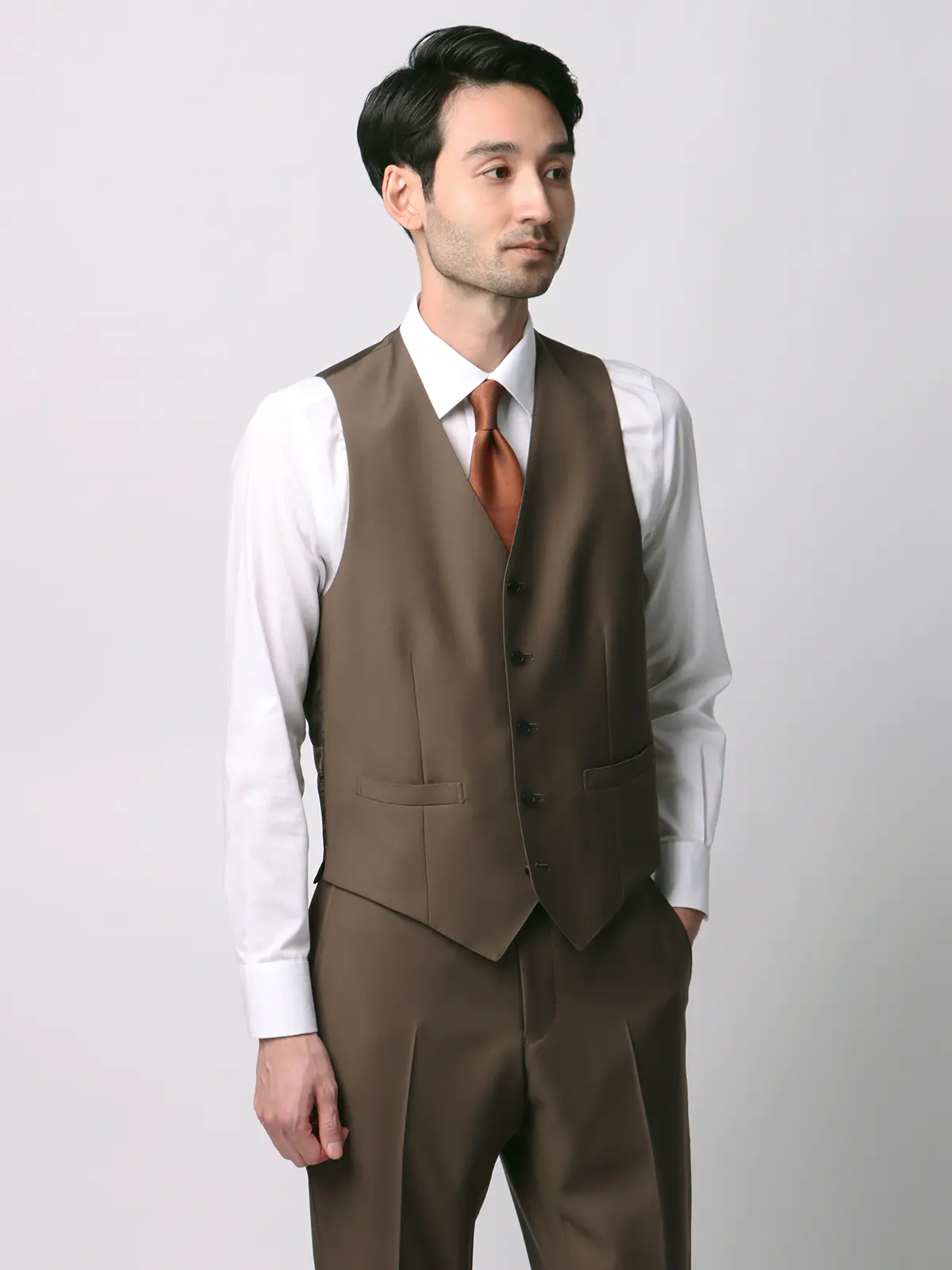 スーツ／スリーピース／3つボタン／尾州／無地／TR27 ベージュ 体型（DROP):スリム　8DROP(YA体),身長:160cm