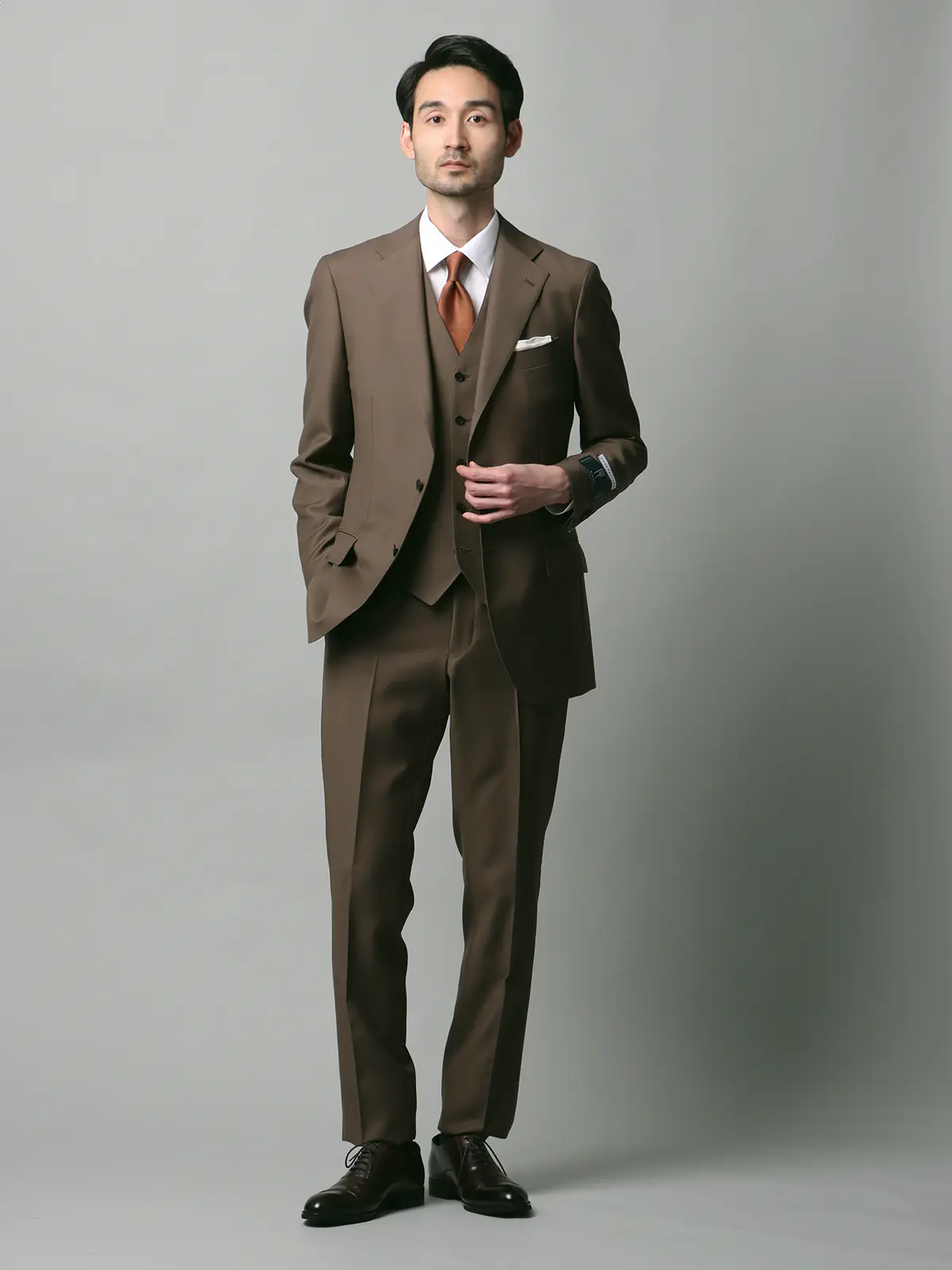 スーツ／スリーピース／3つボタン／尾州／無地／TR27 ベージュ 体型（DROP):スリム　8DROP(YA体),身長:160cm