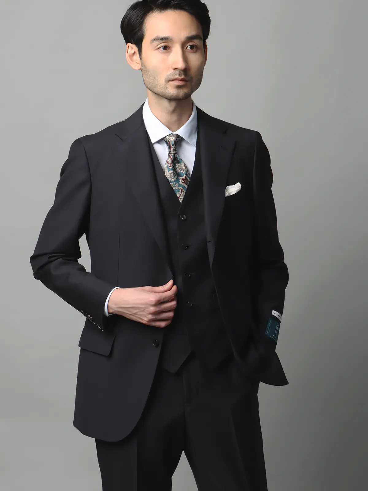 スーツ／スリーピース／3つボタン／尾州／無地／TR27 グレー 体型（DROP):スリム　8DROP(YA体),身長:170cm