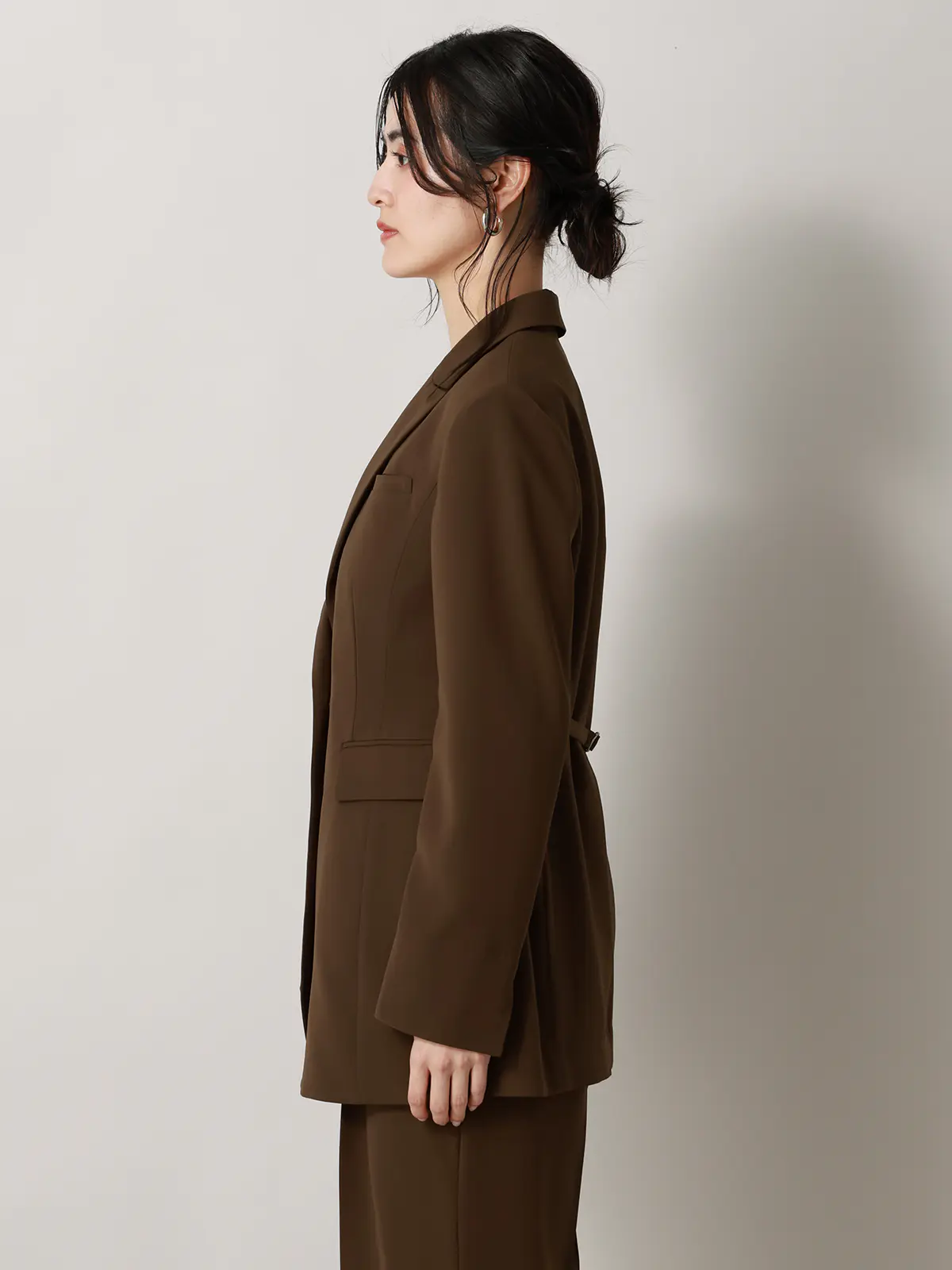 【2/23 23:59までWEB先行販売中】CIS./ベルテッドテーラードジャケット/無地 ブラウン 36(7号)