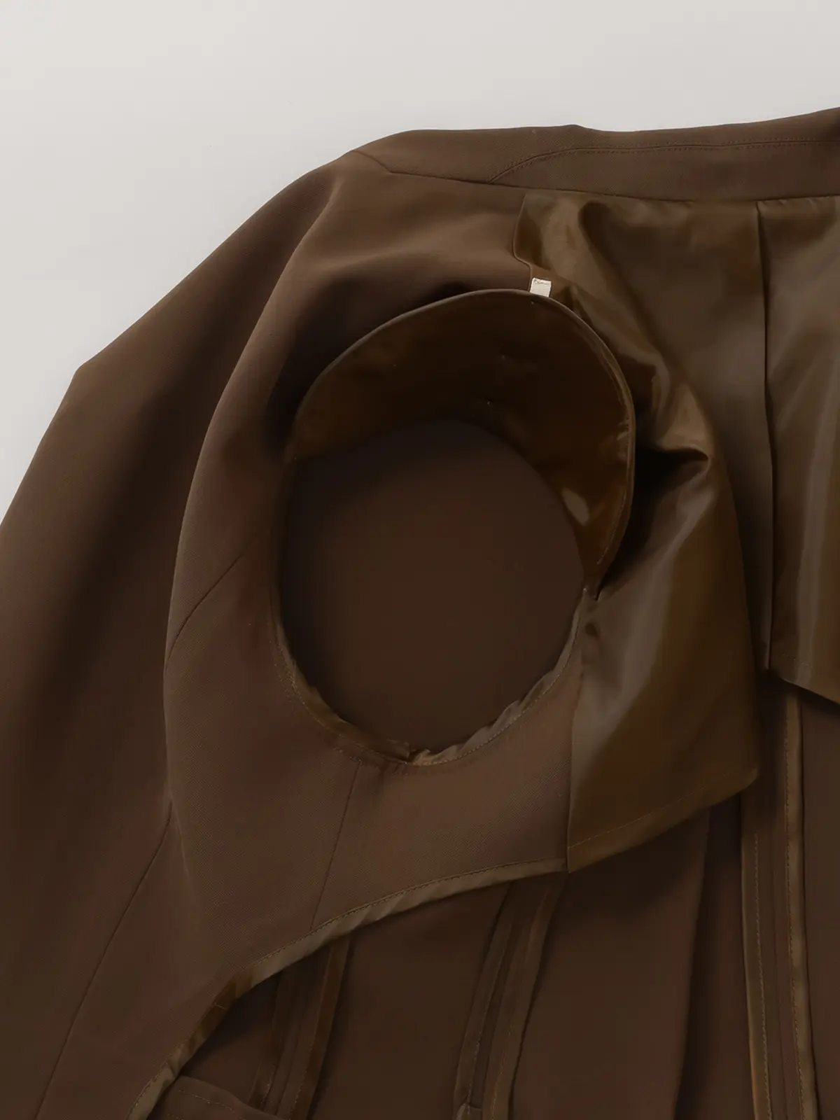 【2/23 23:59までWEB先行販売中】CIS./ベルテッドテーラードジャケット/無地 ブラウン 36(7号)