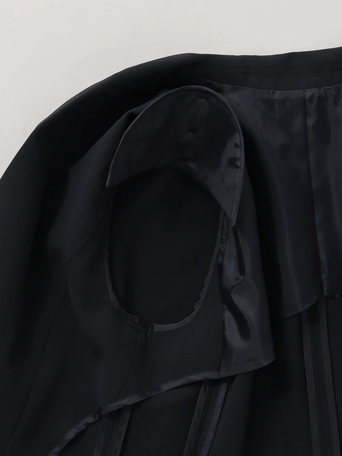 【2／23　23:59までWEB先行販売中】CIS.／ベルテッドテーラードジャケット／無地 ネイビー 36(7号）