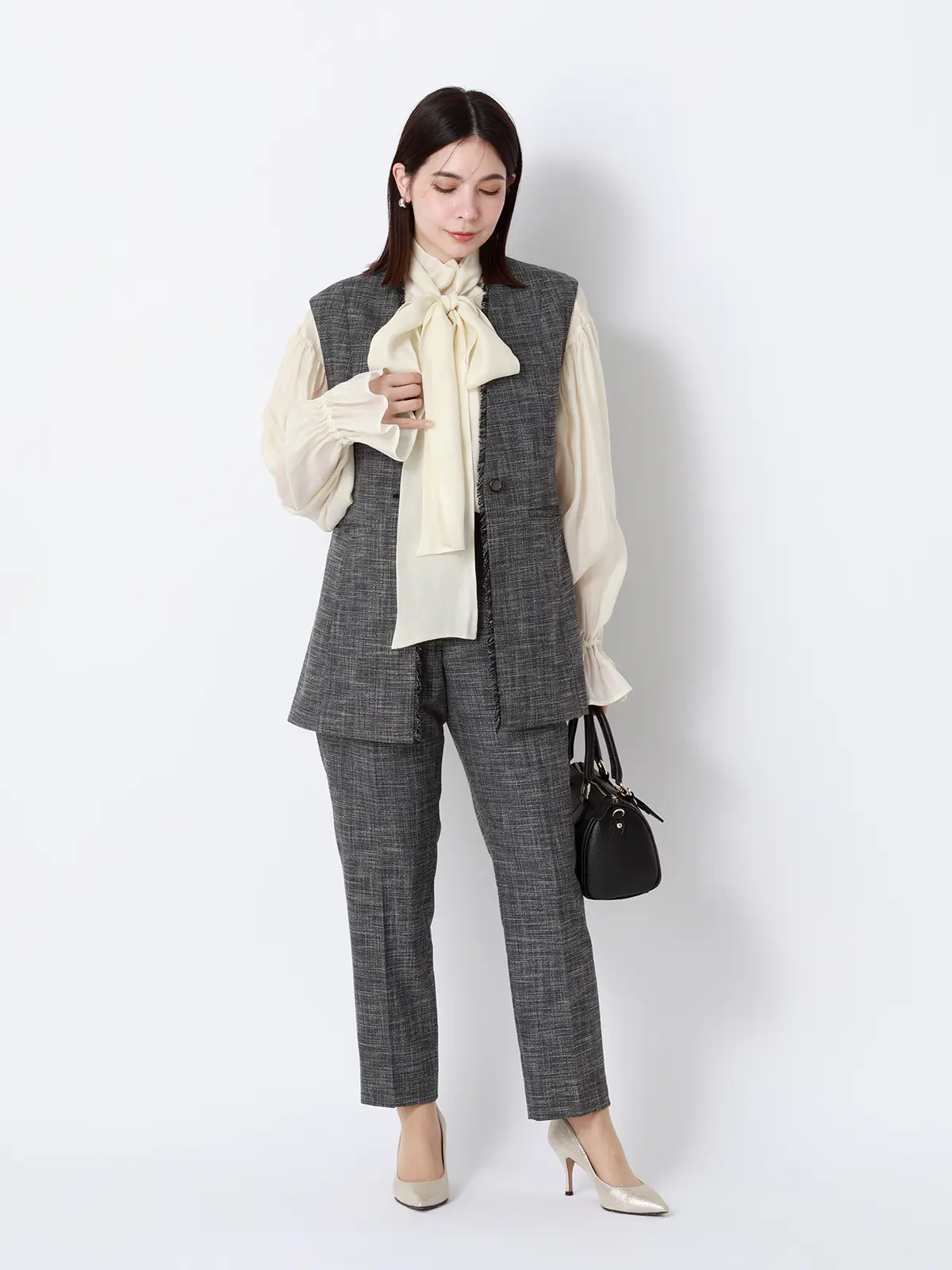 ペプラムジレ/ウォッシャブル/ストレッチ/スラブシャンブレー/織柄/anysy ブラック 38(9号)