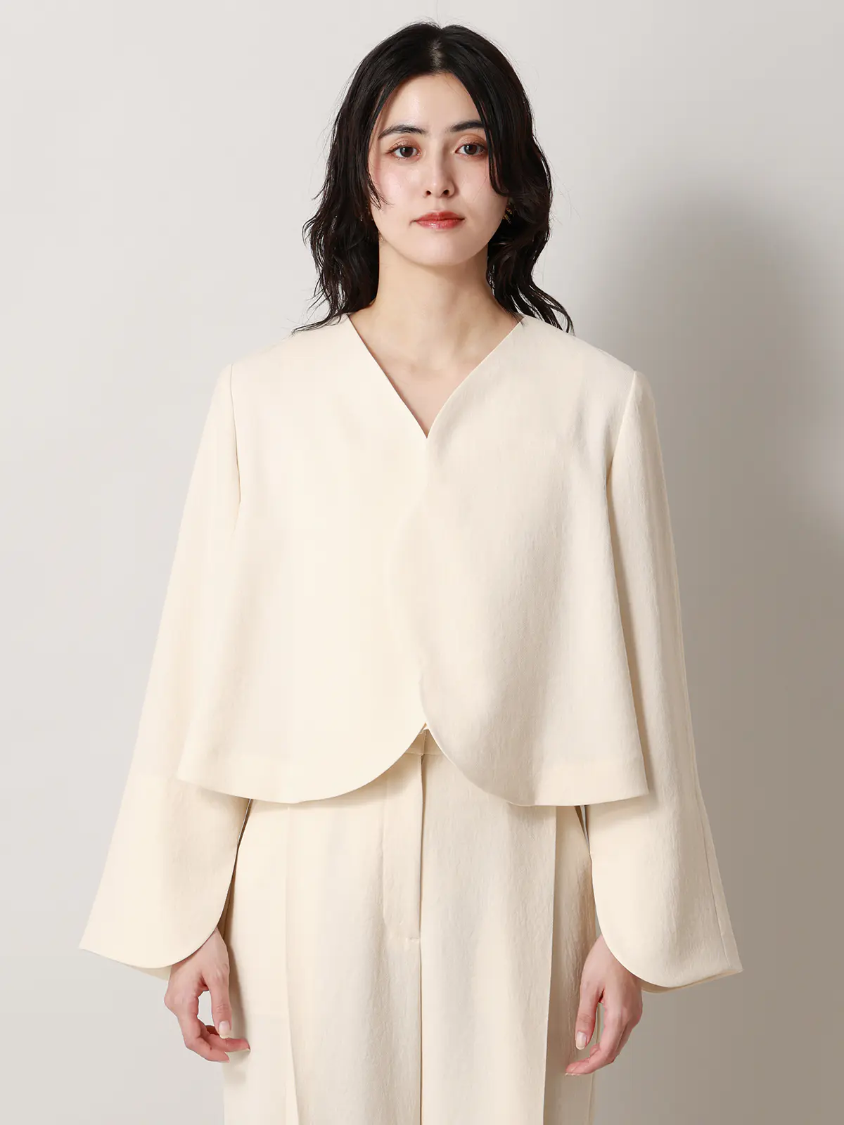 【2／23　23:59までWEB先行販売中】CIS.／カーブショートジャケット／無地 オフホワイト 36(7号）