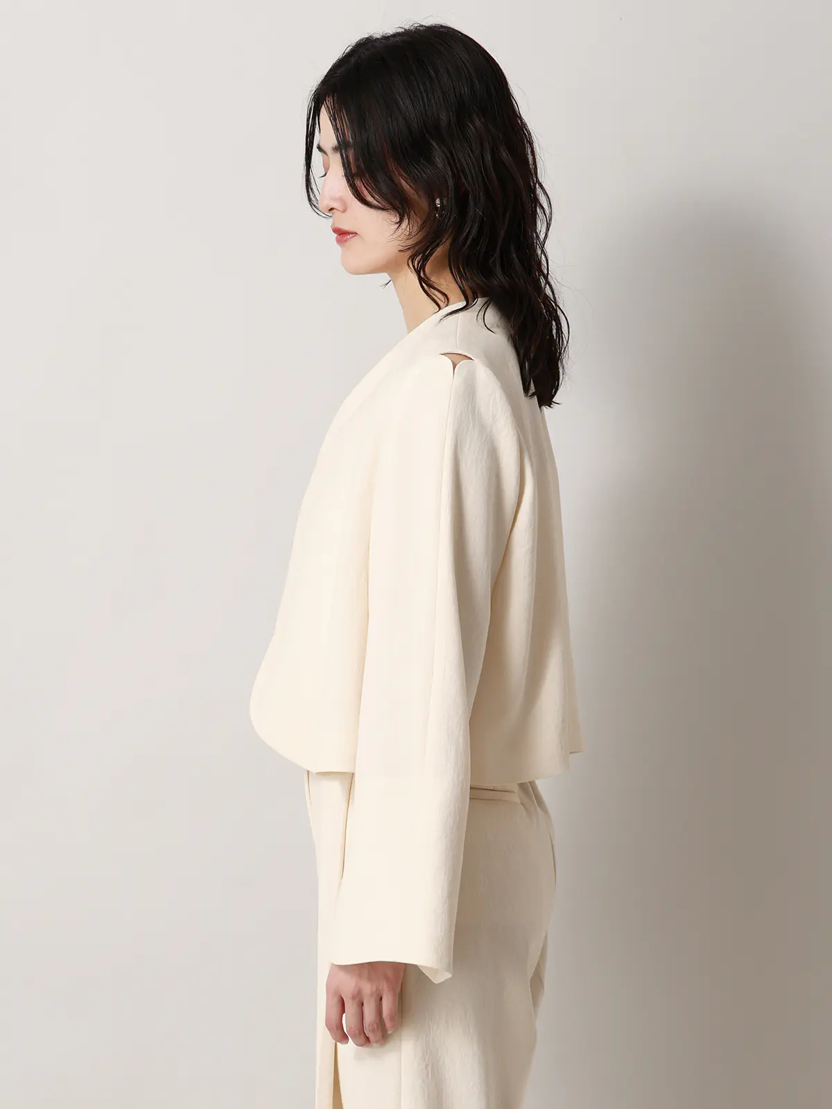 【2／23　23:59までWEB先行販売中】CIS.／カーブショートジャケット／無地 オフホワイト 36(7号）