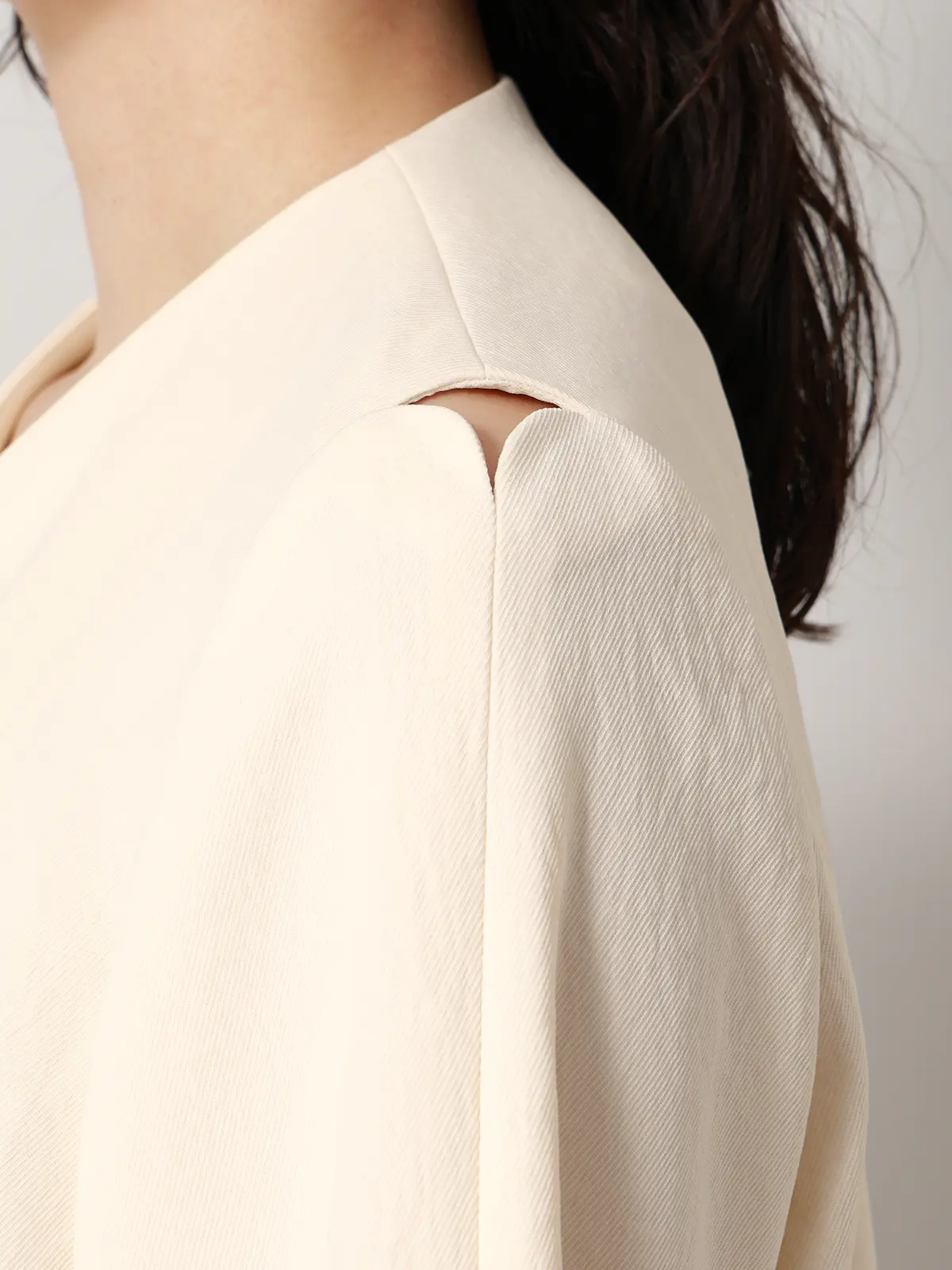 【2／23　23:59までWEB先行販売中】CIS.／カーブショートジャケット／無地 オフホワイト 36(7号）