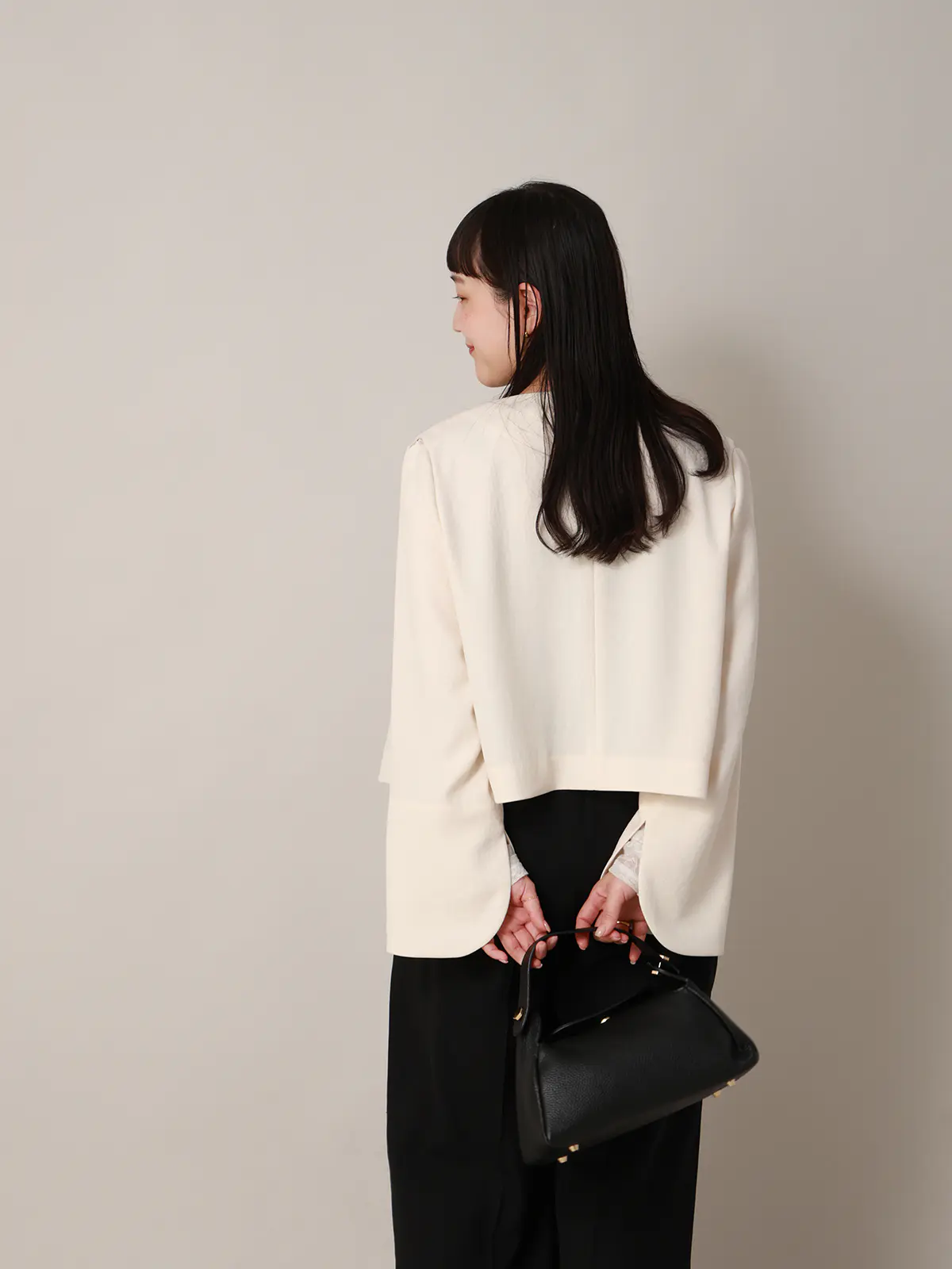 【2／23　23:59までWEB先行販売中】CIS.／カーブショートジャケット／無地 オフホワイト 36(7号）