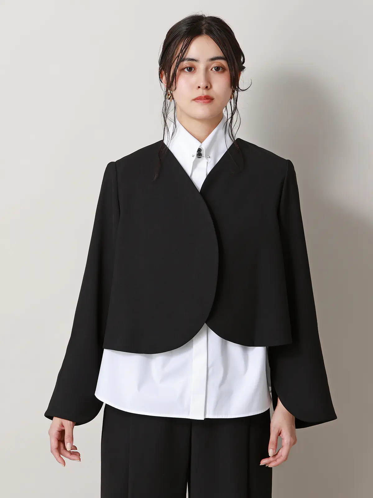 【2／23　23:59までWEB先行販売中】CIS.／カーブショートジャケット／無地 ブラック 36(7号）