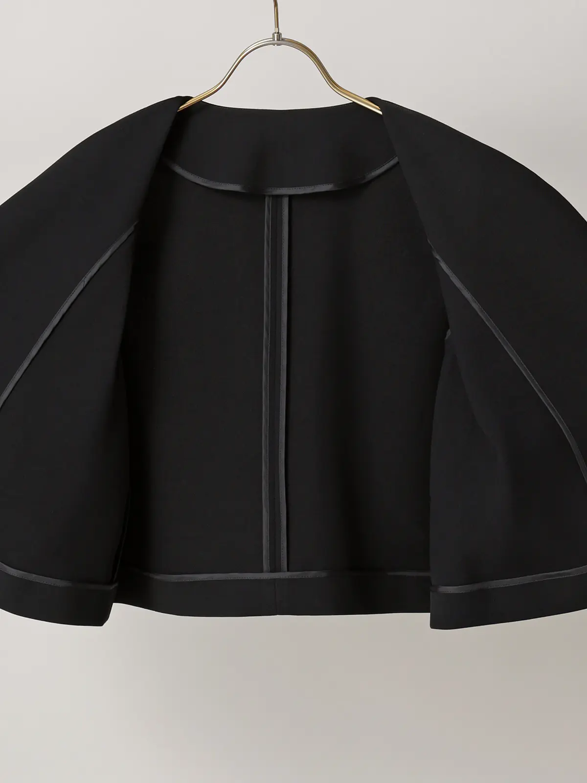 【2／23　23:59までWEB先行販売中】CIS.／カーブショートジャケット／無地 ブラック 36(7号）