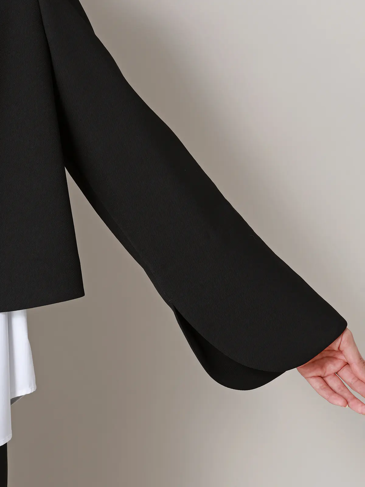 【2／23　23:59までWEB先行販売中】CIS.／カーブショートジャケット／無地 ブラック 36(7号）