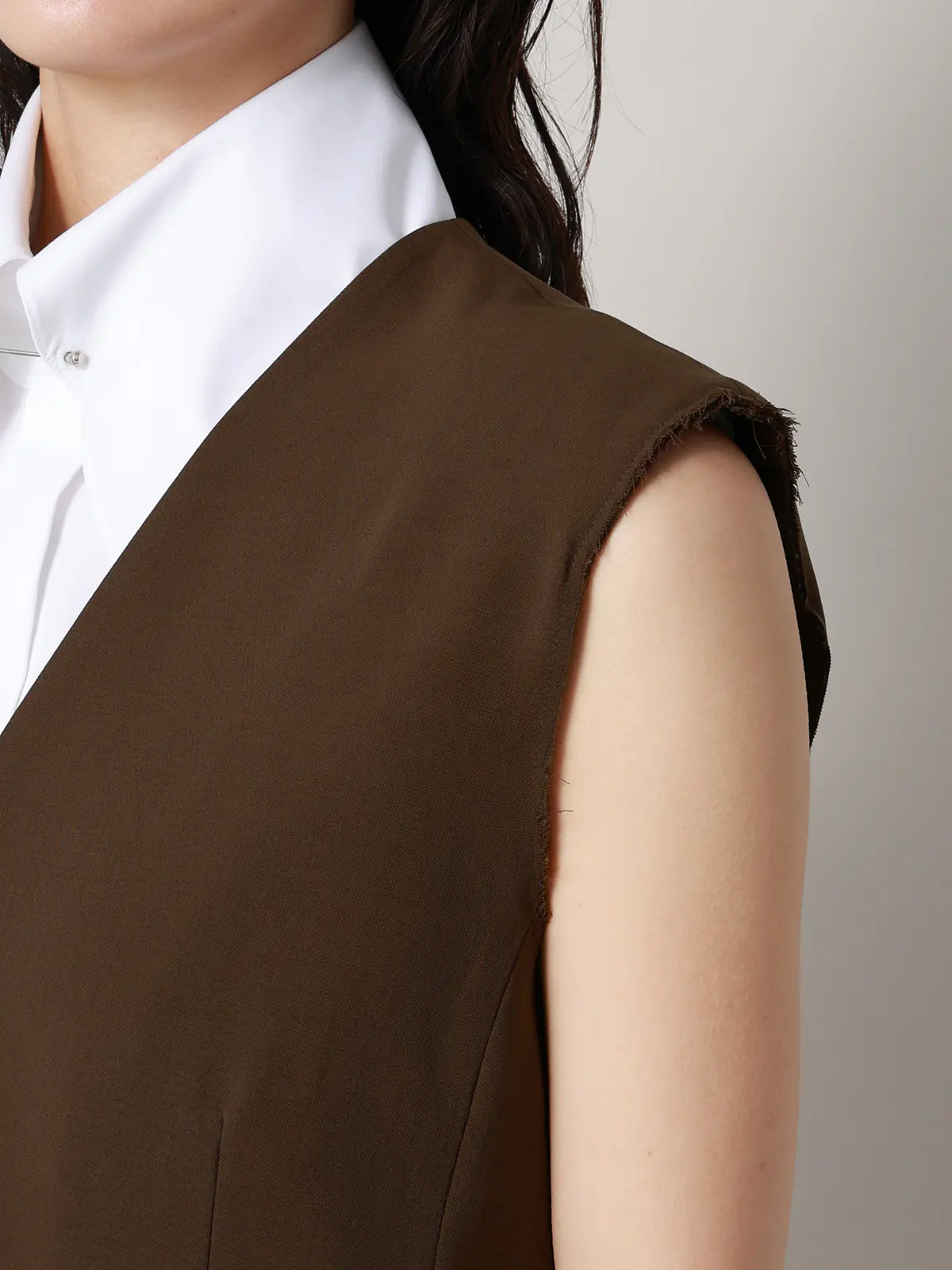 【2／23　23:59までWEB先行販売中】CIS.／リボンポケットジレ／無地 ブラウン 36(7号）