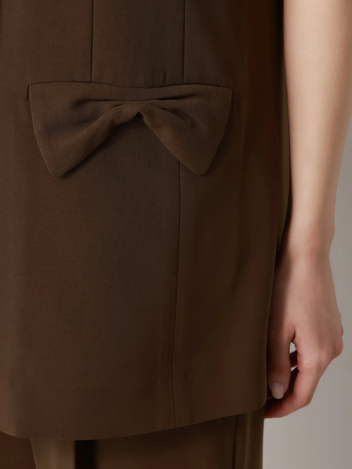 【2／23　23:59までWEB先行販売中】CIS.／リボンポケットジレ／無地 ブラウン 36(7号）
