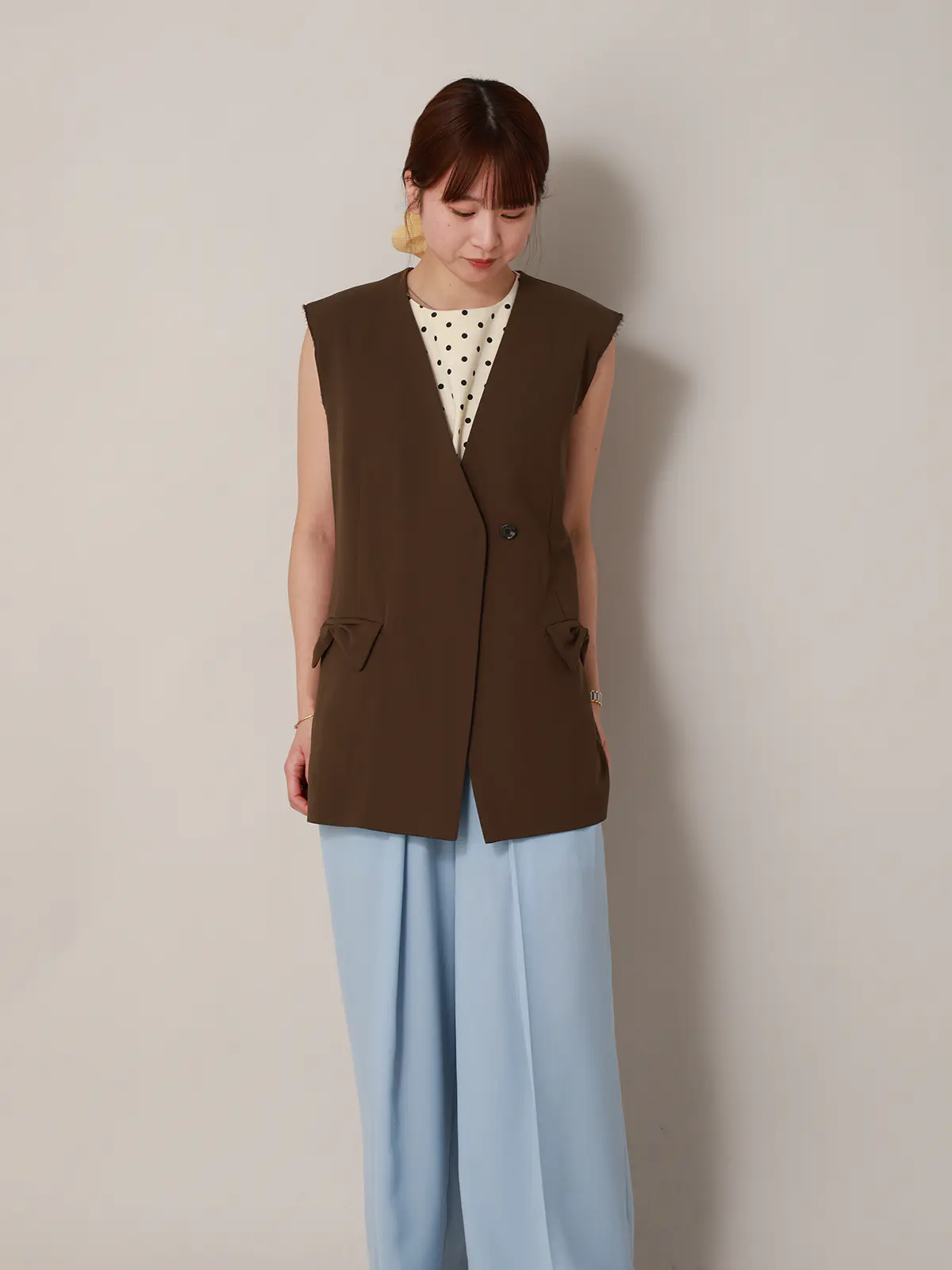 【2／23　23:59までWEB先行販売中】CIS.／リボンポケットジレ／無地 ブラウン 36(7号）