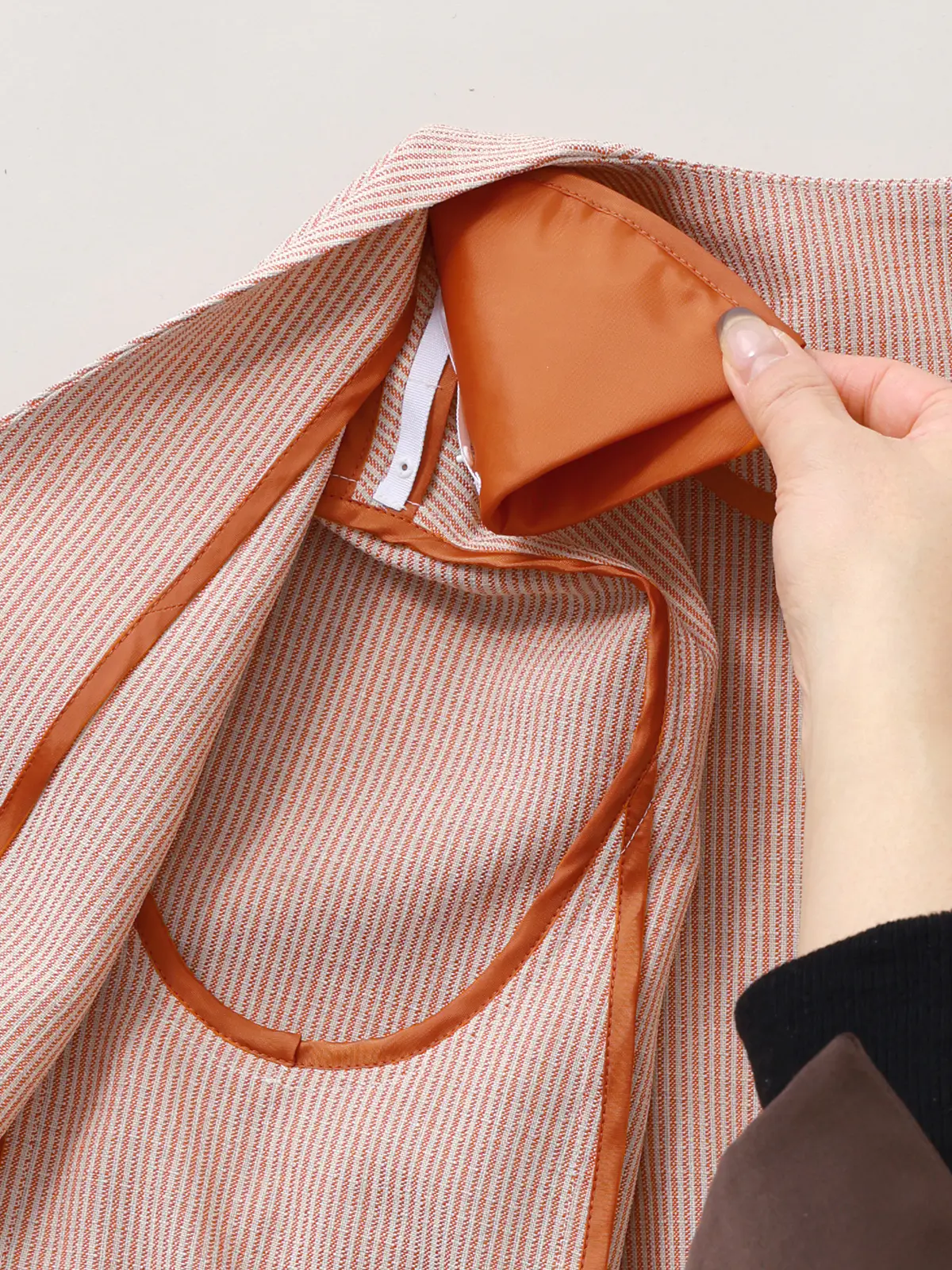 【2／23　23:59までWEB先行販売中】CIS.／ノーカラージャケット&スカーフ／ストライプ オレンジ 36(7号）