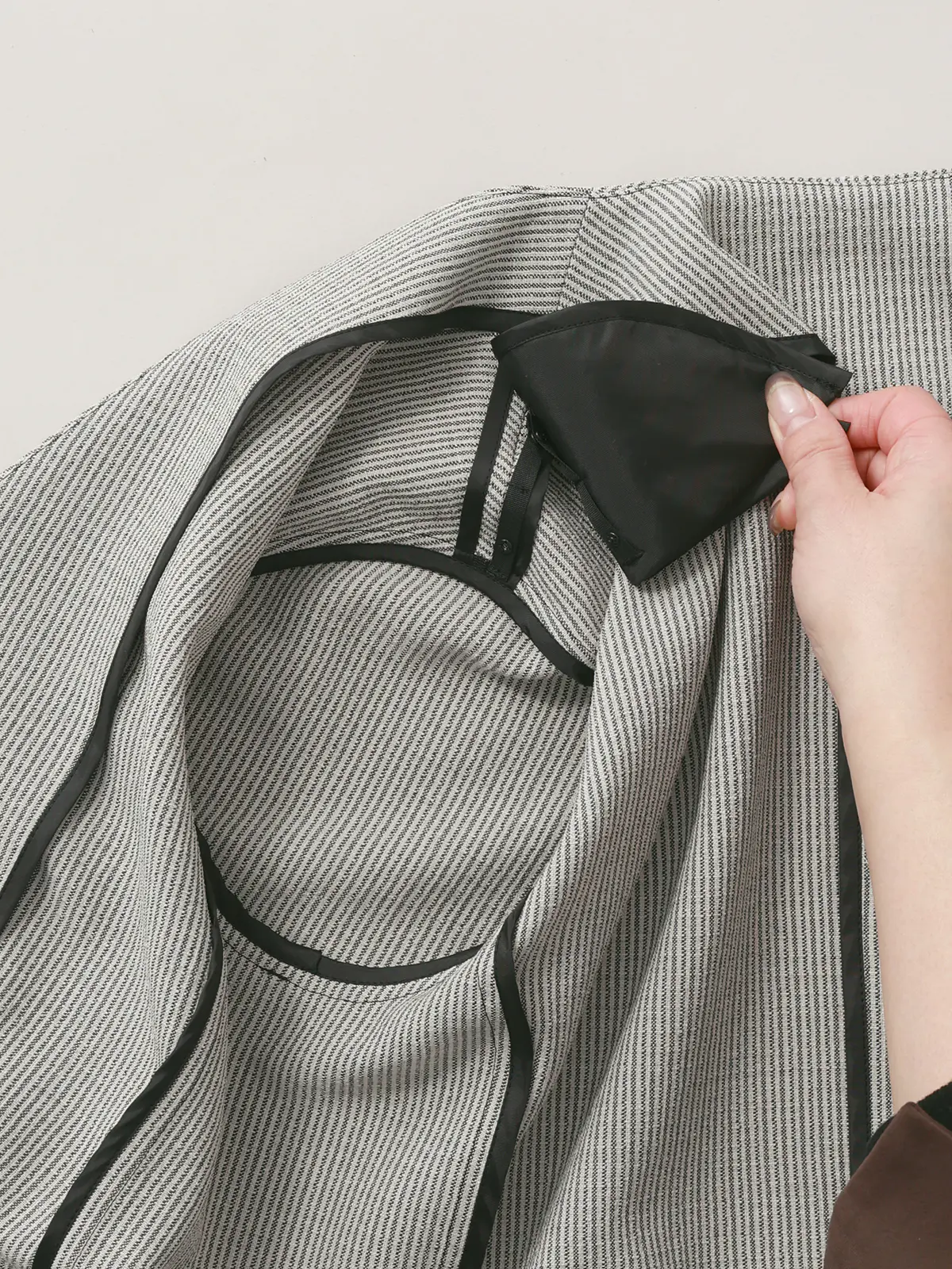 【2／23　23:59までWEB先行販売中】CIS.／ノーカラージャケット&スカーフ／ストライプ ブラック 36(7号）