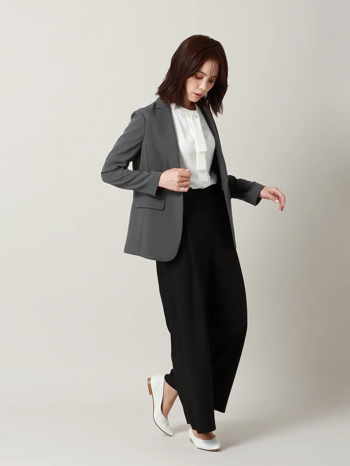 WEB限定／PERFORMANCE SUIT／ジャケット＆パンツ＆トップスセットアップ グレー 36(7号）