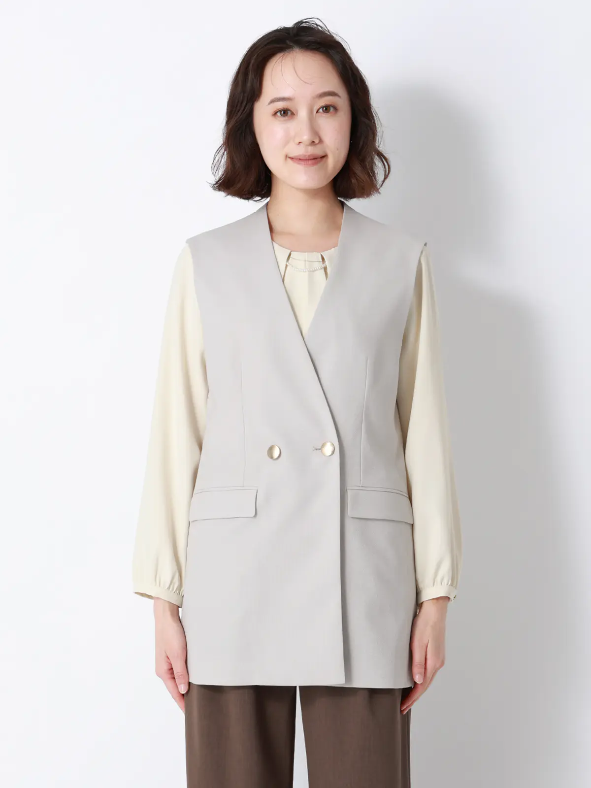 CHANTOWA／ダブルブレストジレ／Vカラー／ウォッシャブル／ドビーストレッチ／織柄 グレージュ 36(7号）