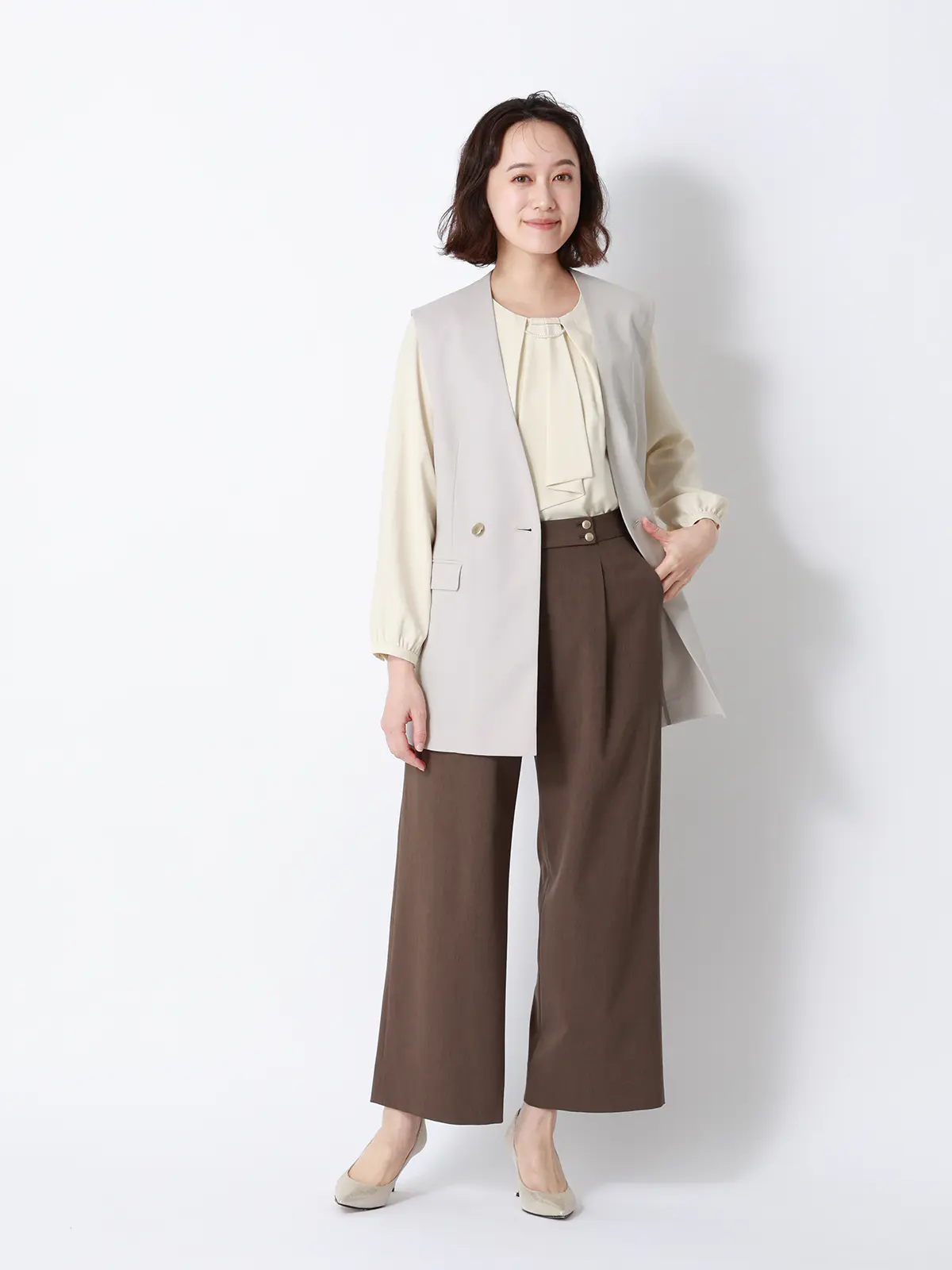 CHANTOWA／ダブルブレストジレ／Vカラー／ウォッシャブル／ドビーストレッチ／織柄 グレージュ 36(7号）