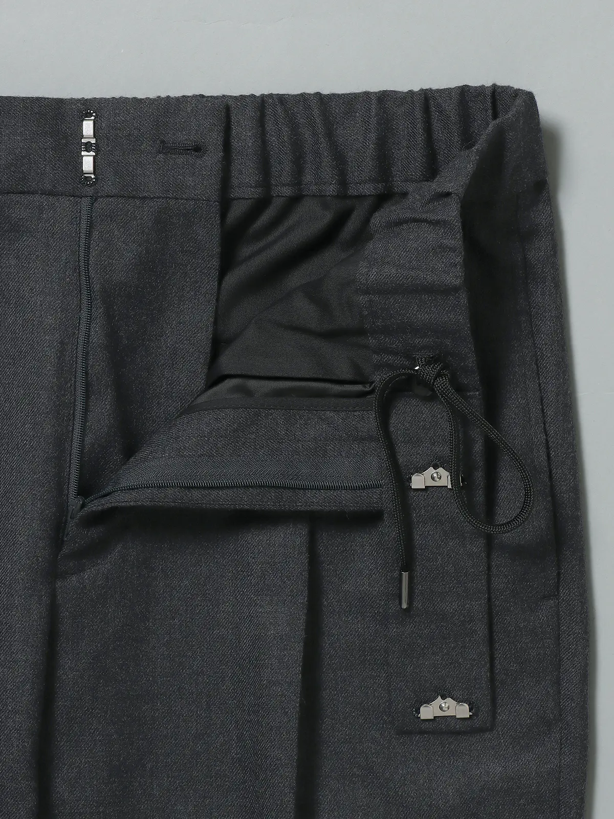 【9／12～WEB先行販売スタート！】GOOVI／タックテーパードパンツ／ストレッチ グレー系 1